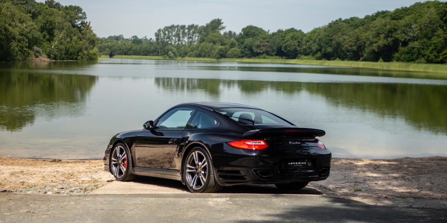 Porsche 911 view 4