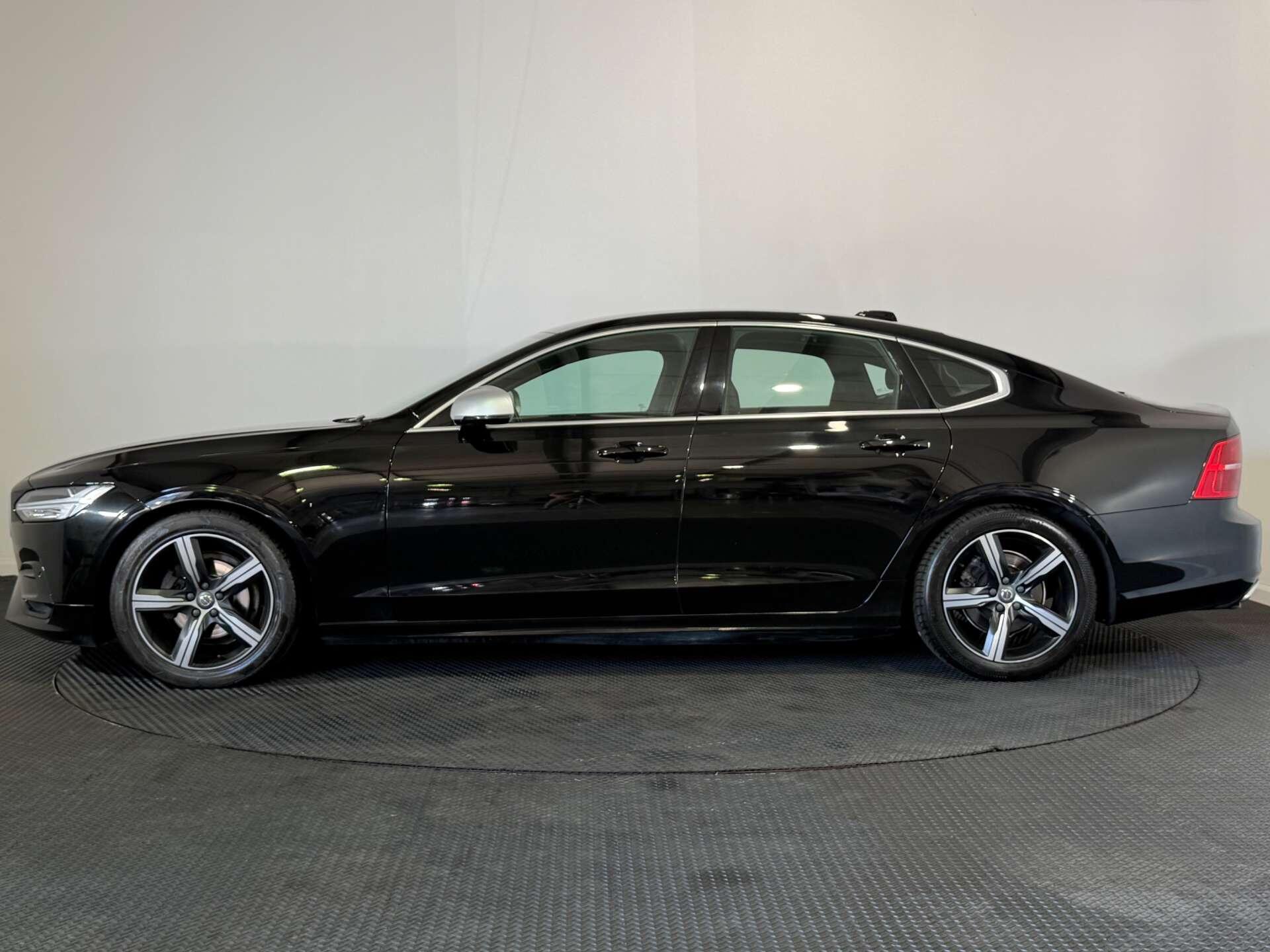 Volvo S90 view 4