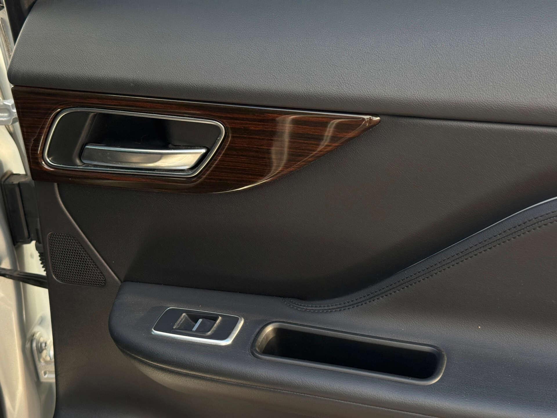 Jaguar F-Pace view 20