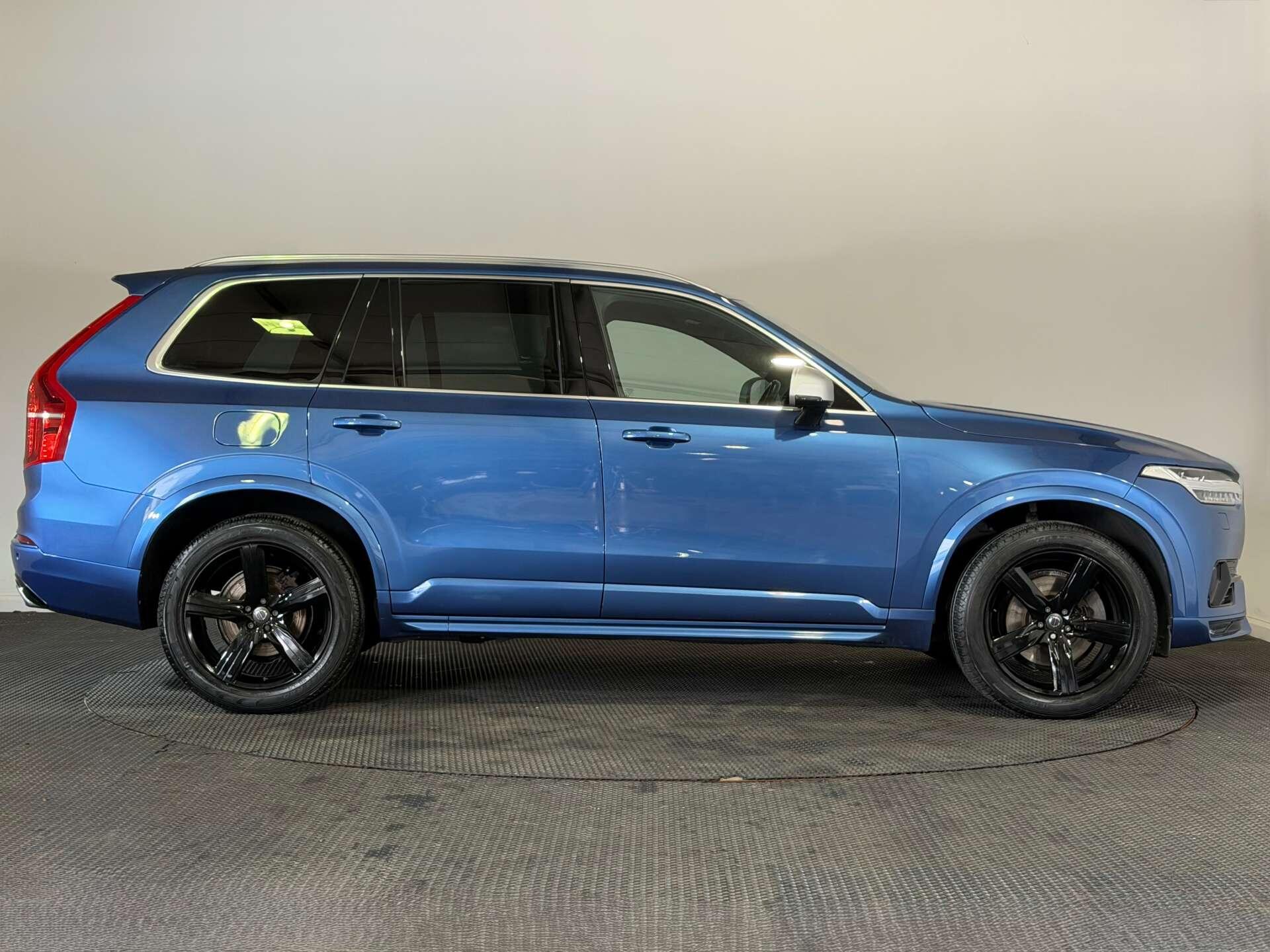 Volvo XC90 view 8