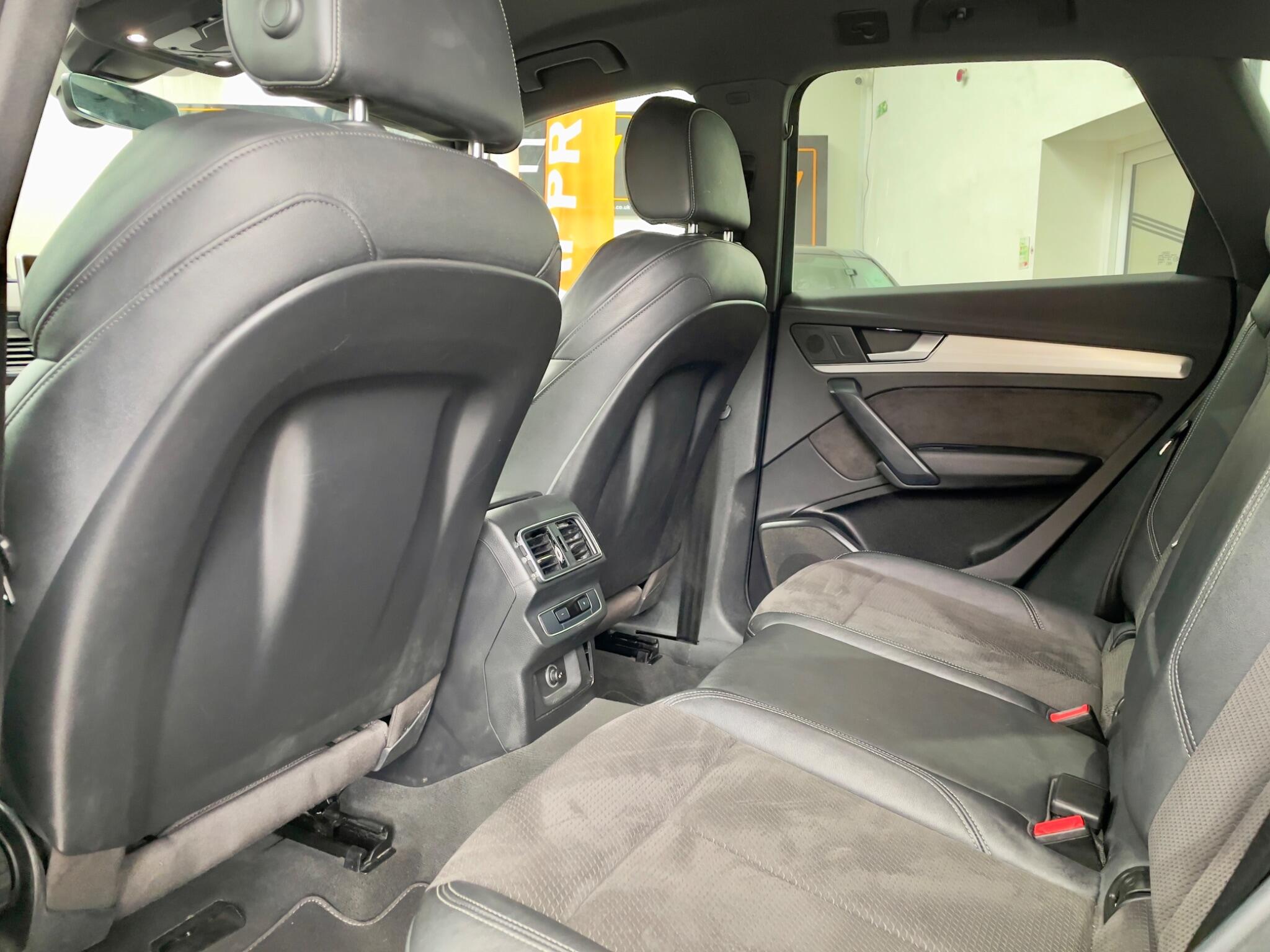 Audi Q5 view 44