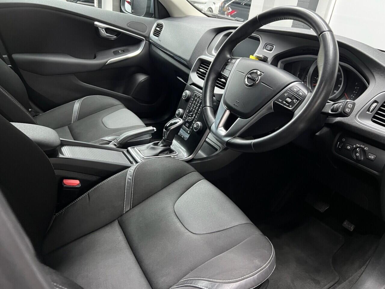 Volvo V40 view 38