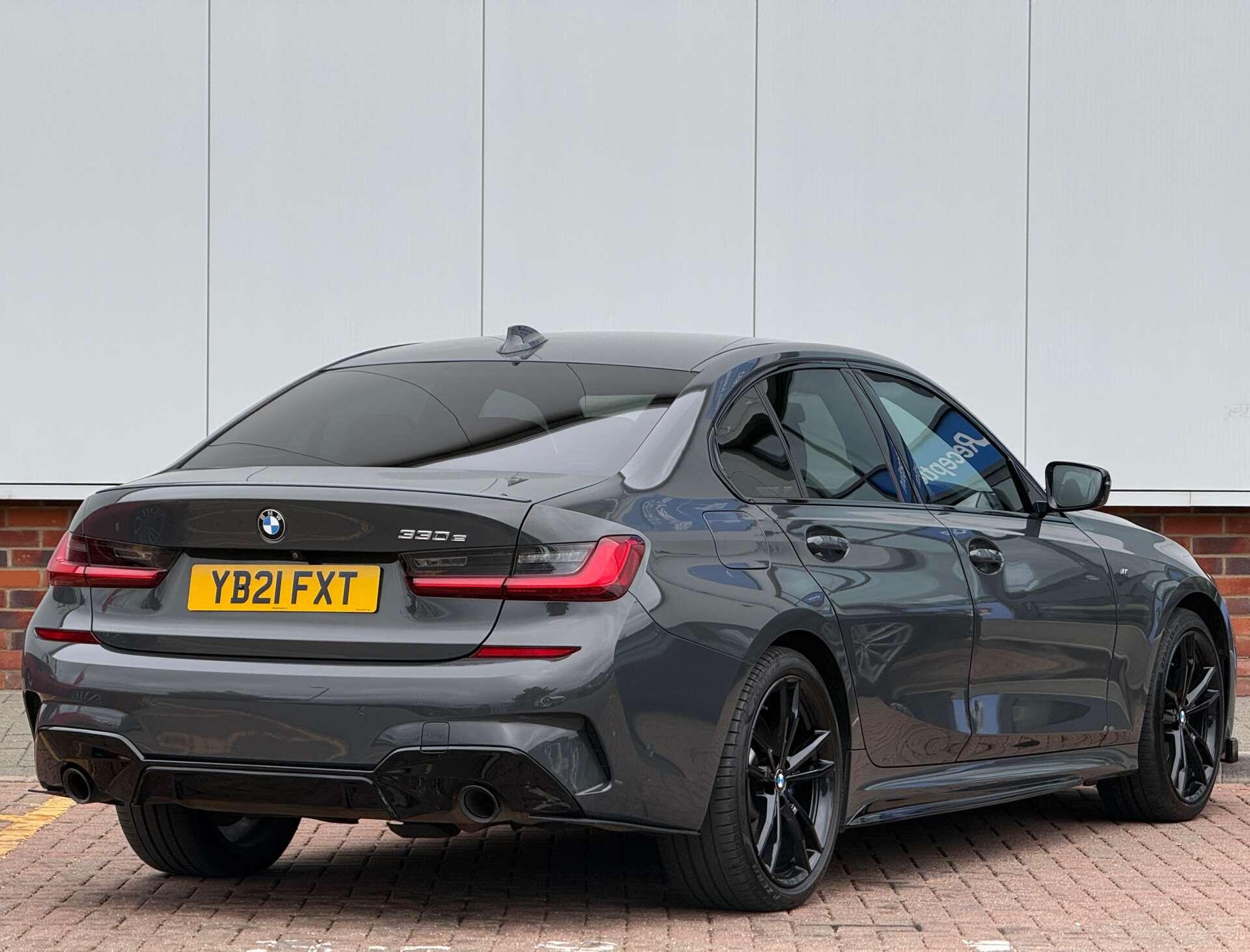 BMW 3 Series view 6
