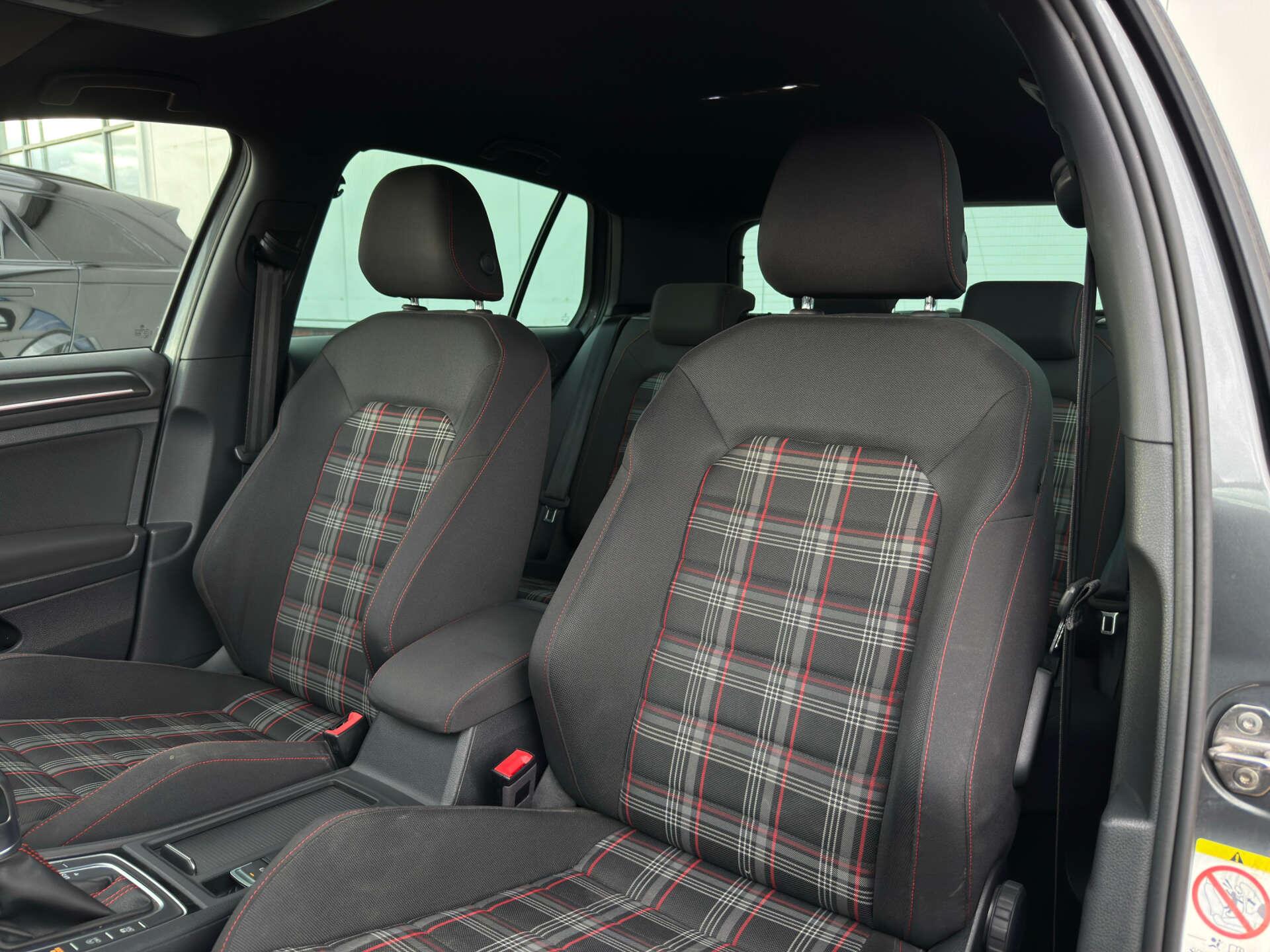 Volkswagen Golf view 51