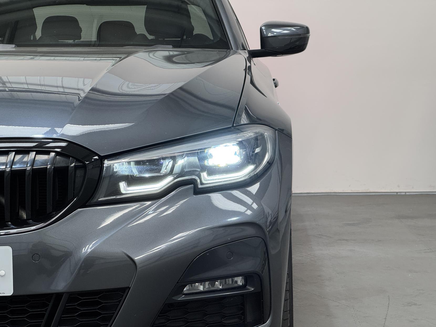 BMW 3 Series view 6