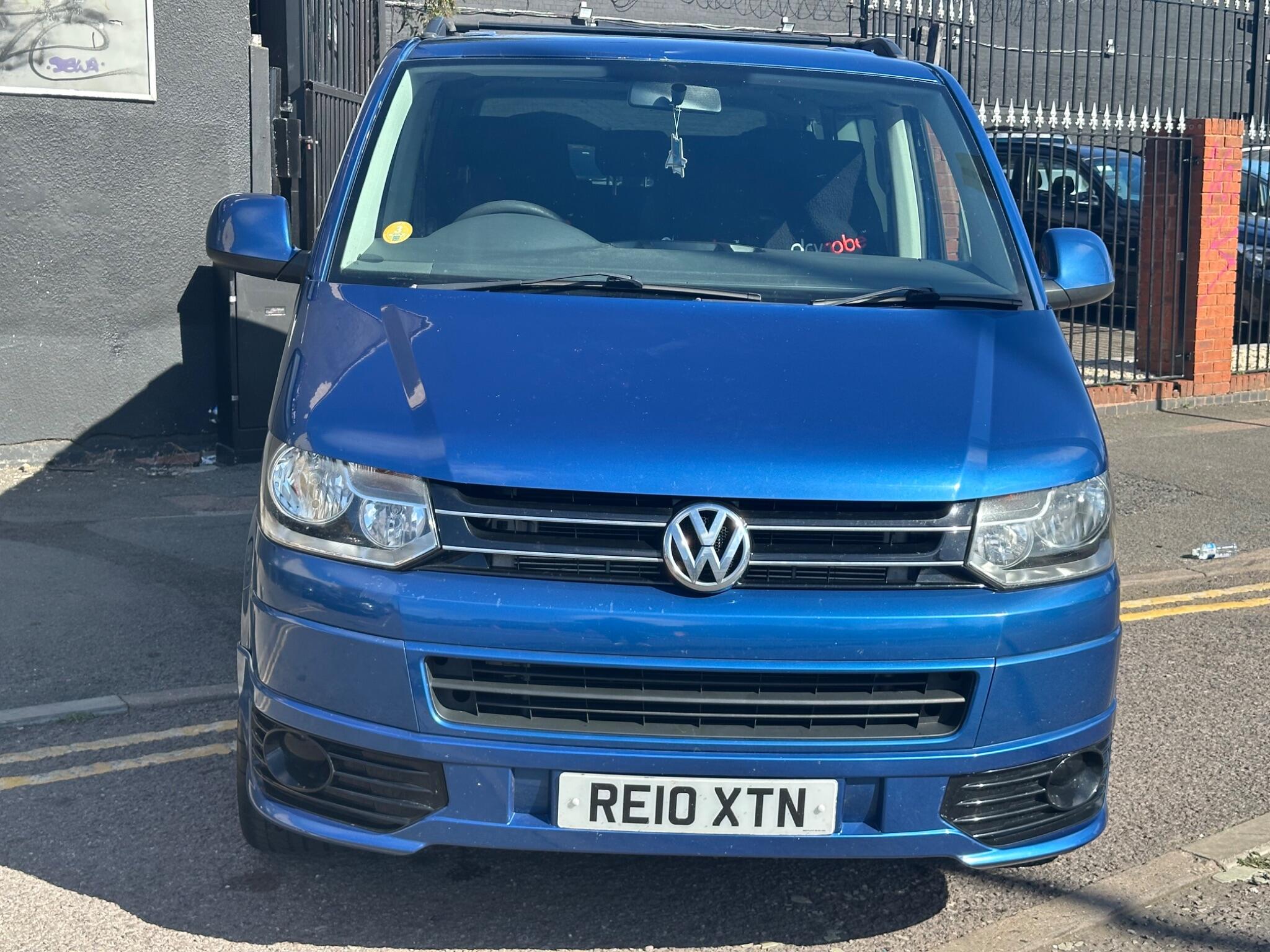 Volkswagen Transporter view 2