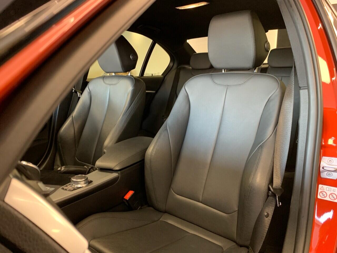 BMW 3 Series view 32