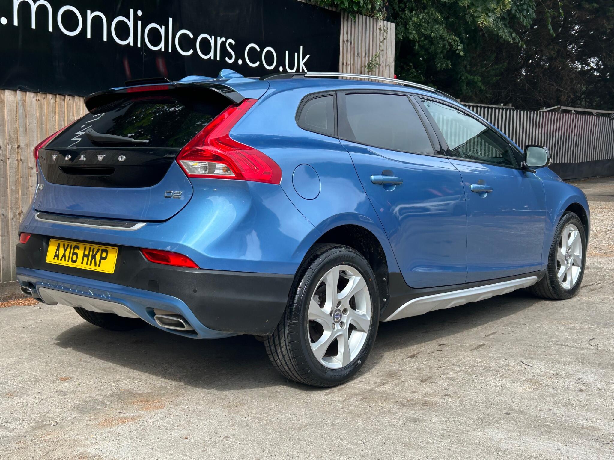 Volvo V40 Cross Country view 17