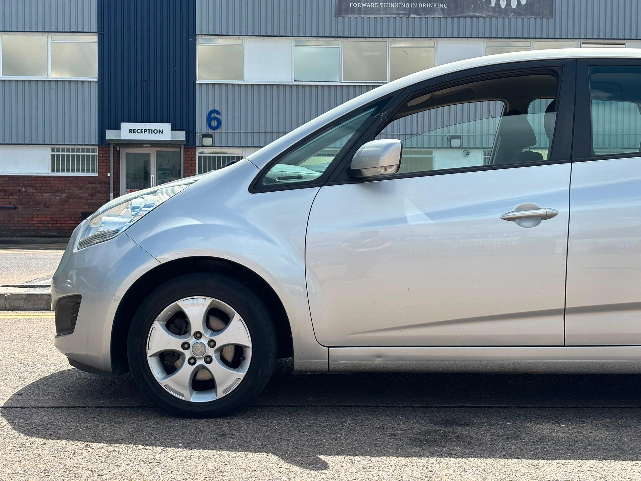 Kia Venga view 12