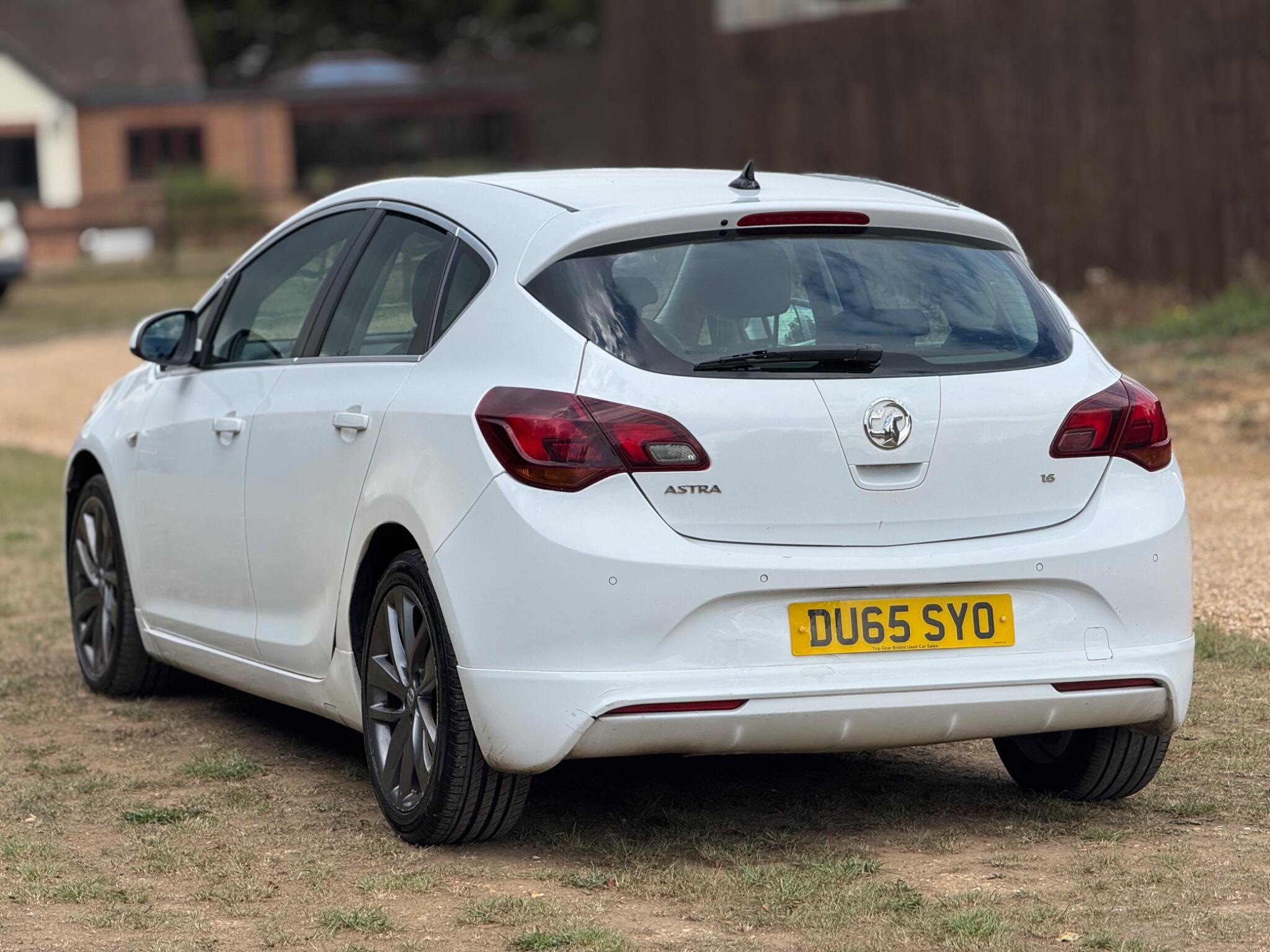 2015 Vauxhall Astra 1.6i Tech Line GT Euro 6 5dr image 8