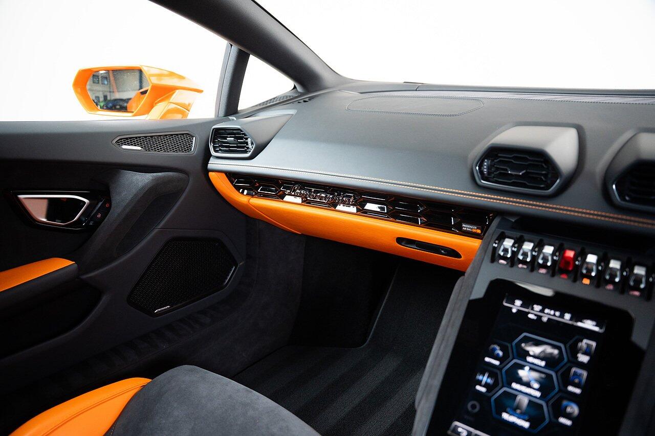 Lamborghini Huracan view 48