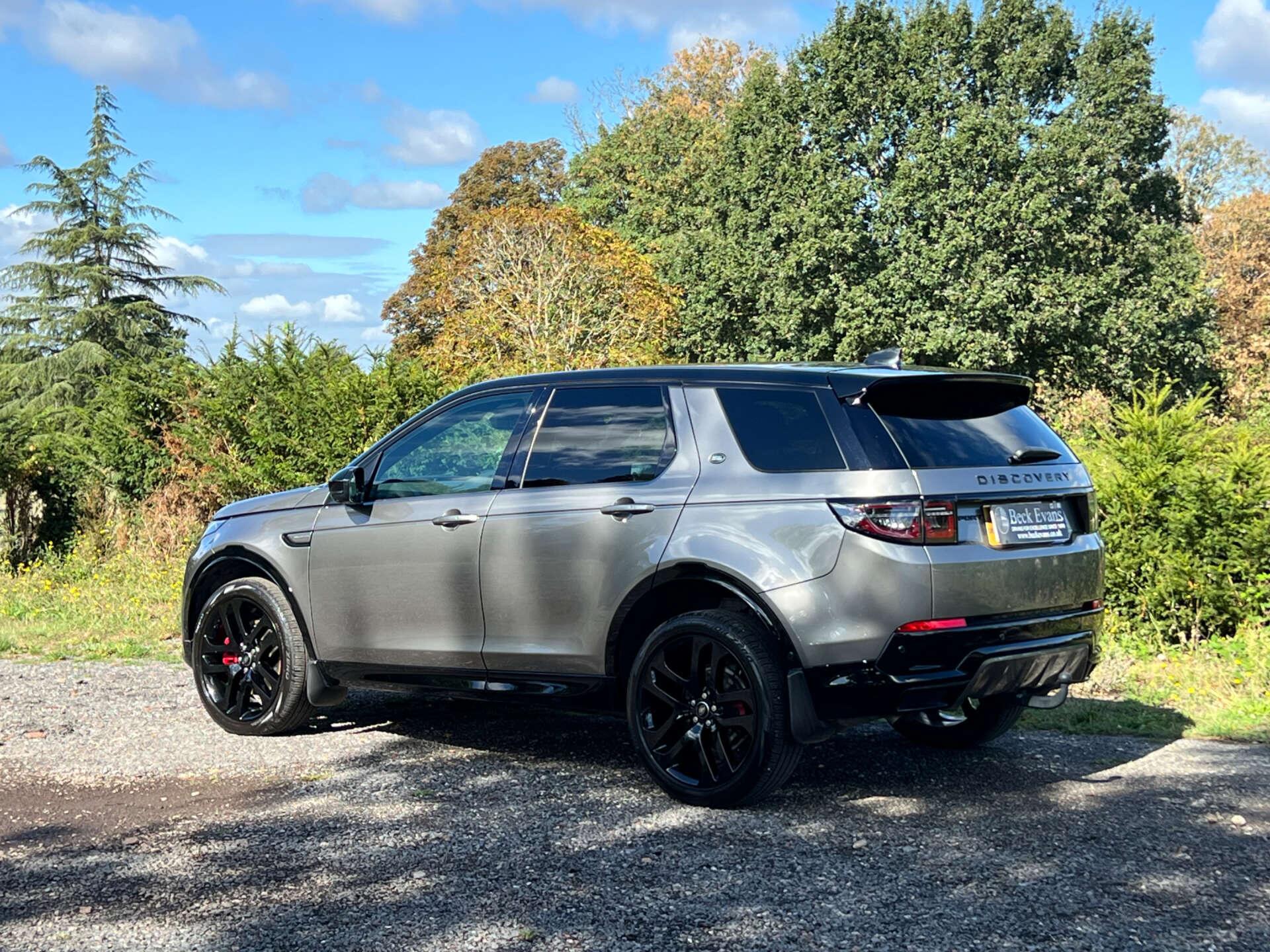 Land Rover Discovery Sport view 5