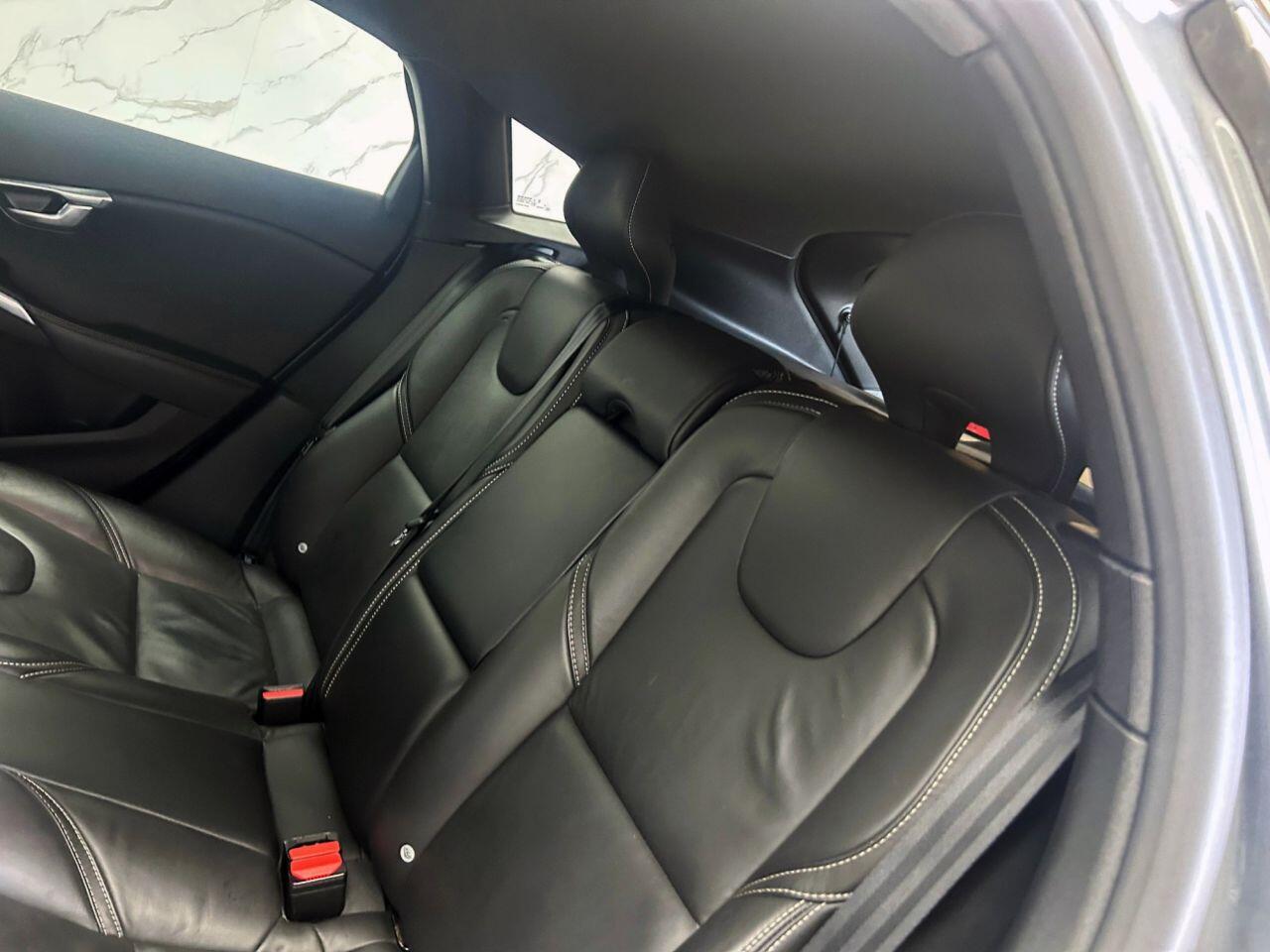Volvo V40 view 21