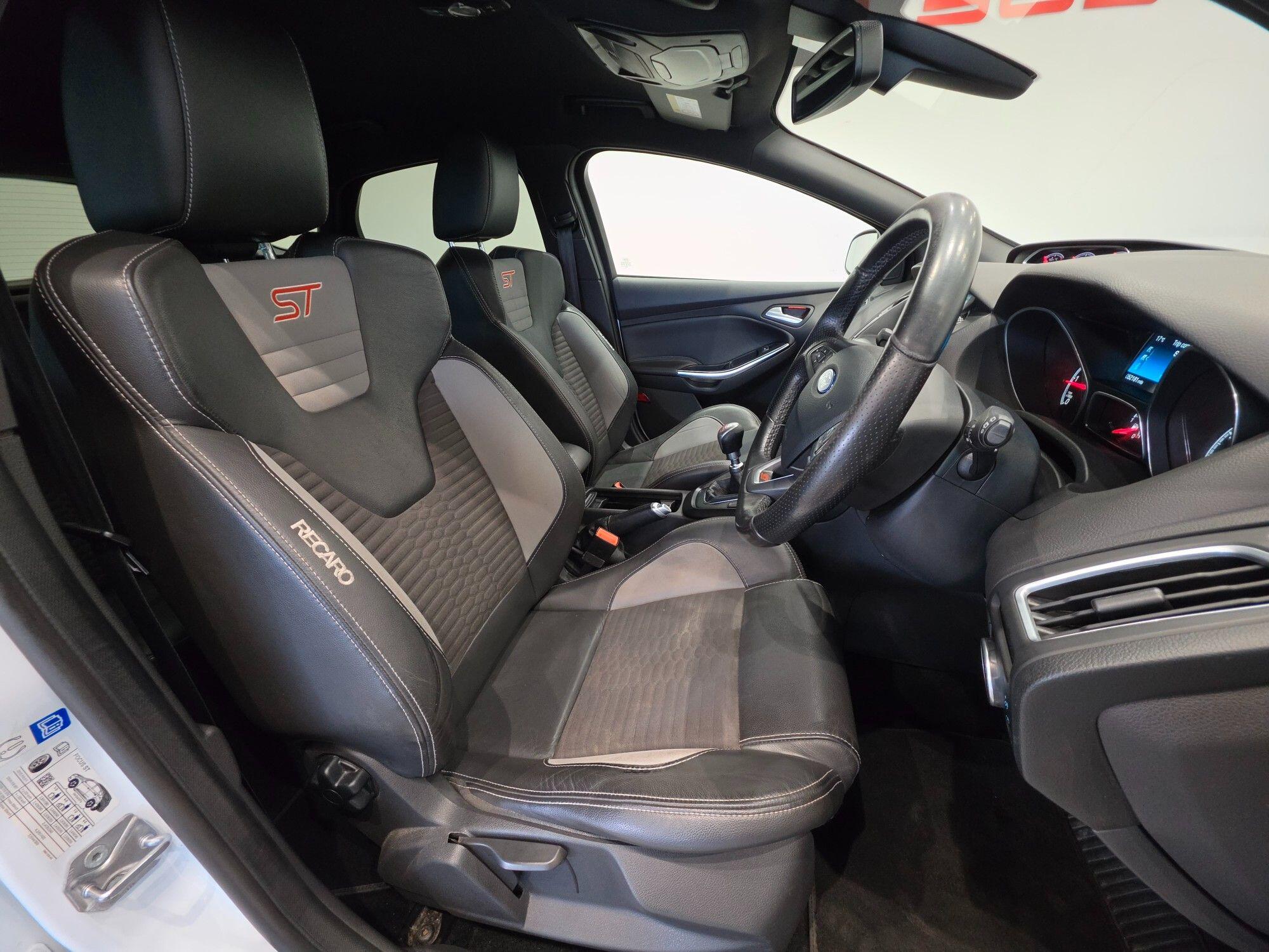 Ford Focus view 20
