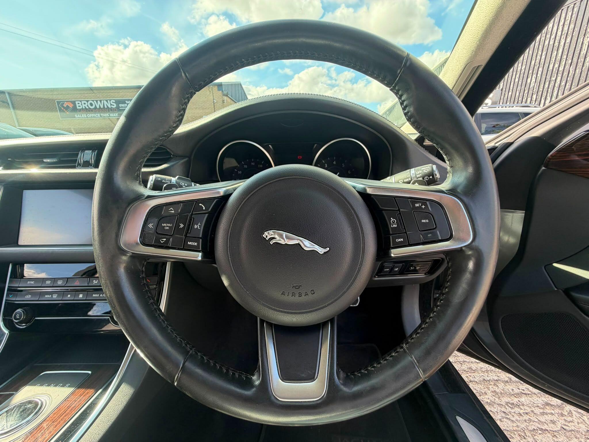 Jaguar XF view 27