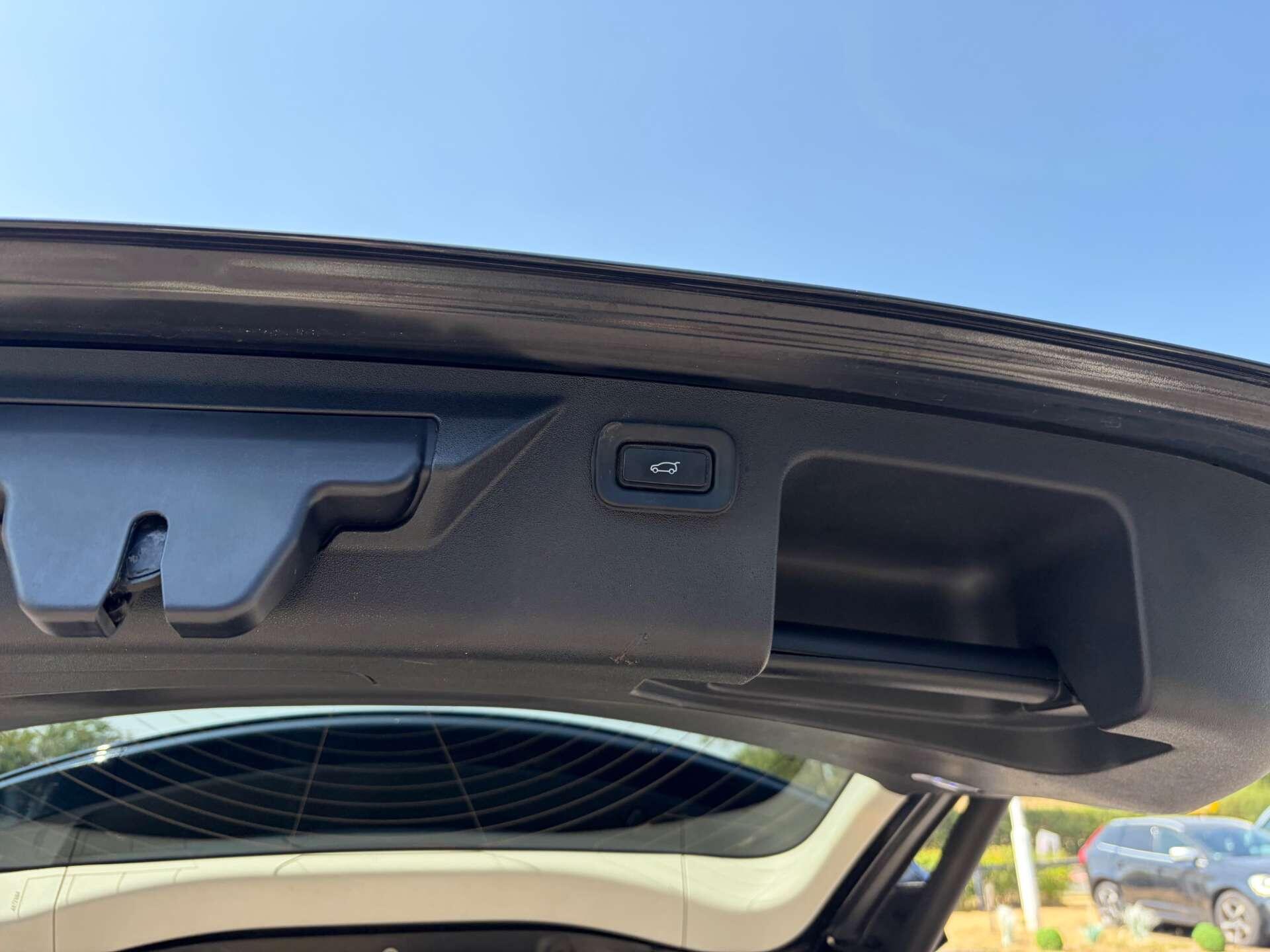 Land Rover Discovery Sport view 24