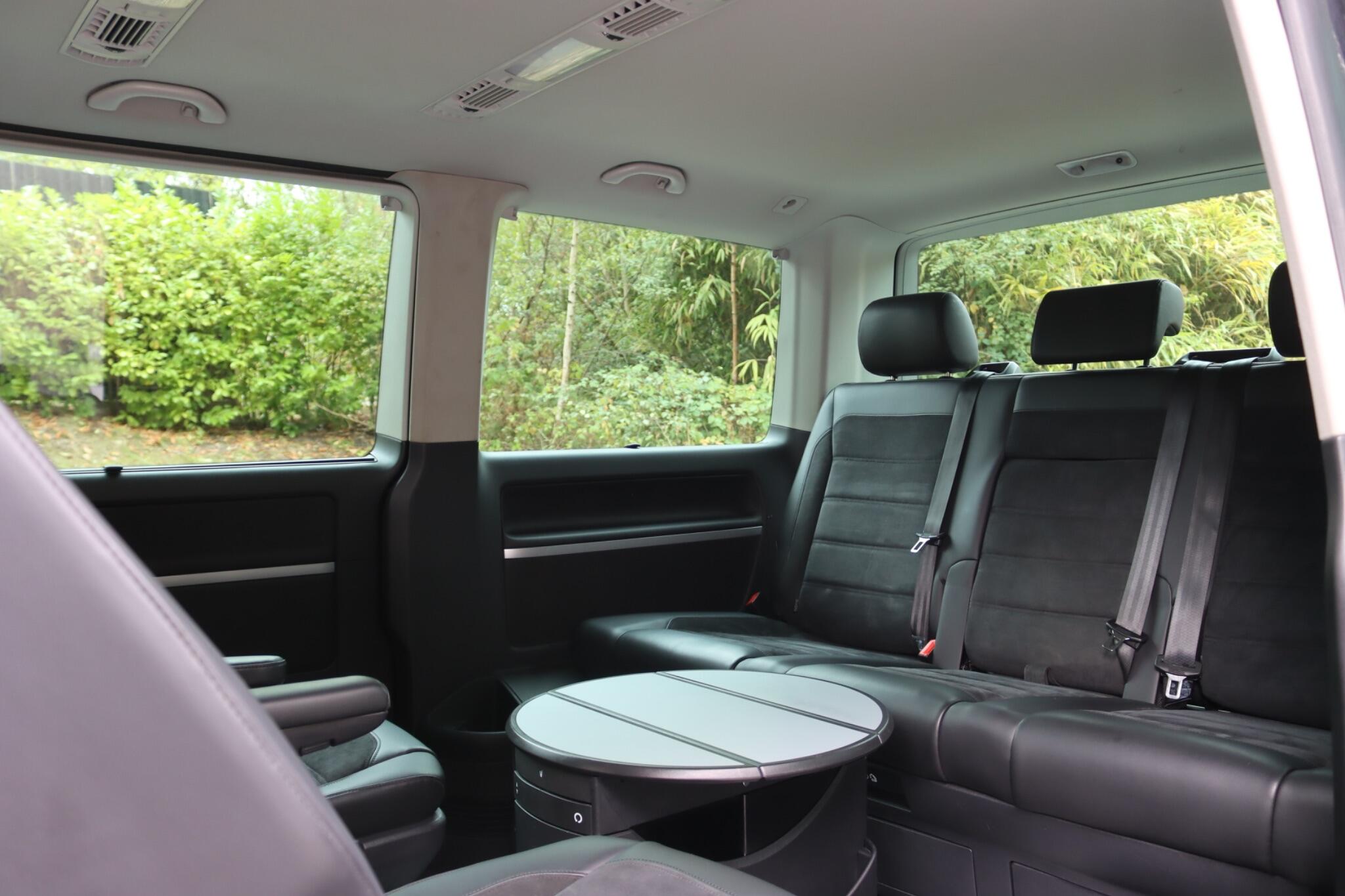 Volkswagen Caravelle view 10
