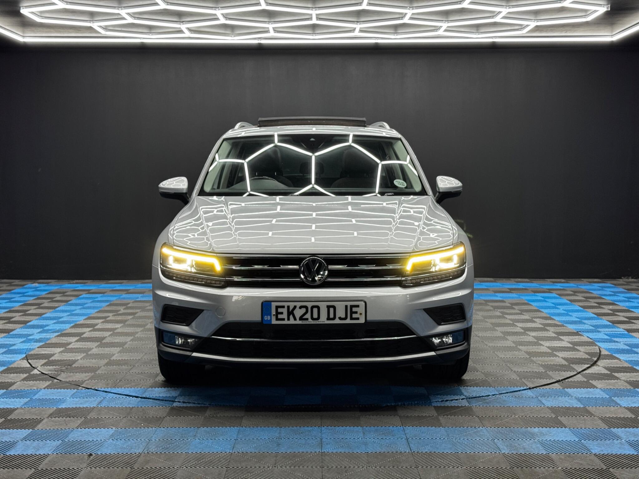 Volkswagen Tiguan view 2