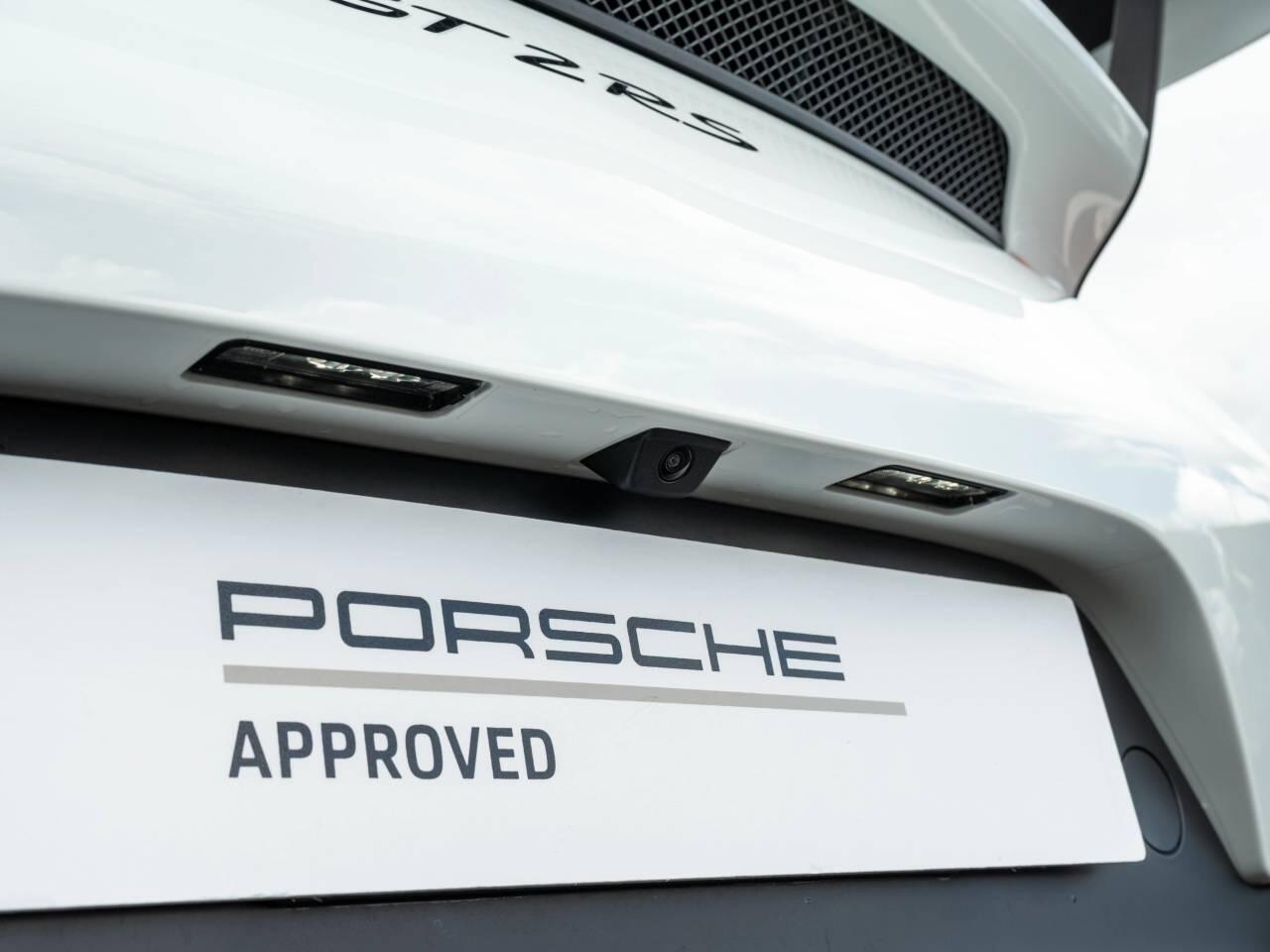 Porsche 911 view 21