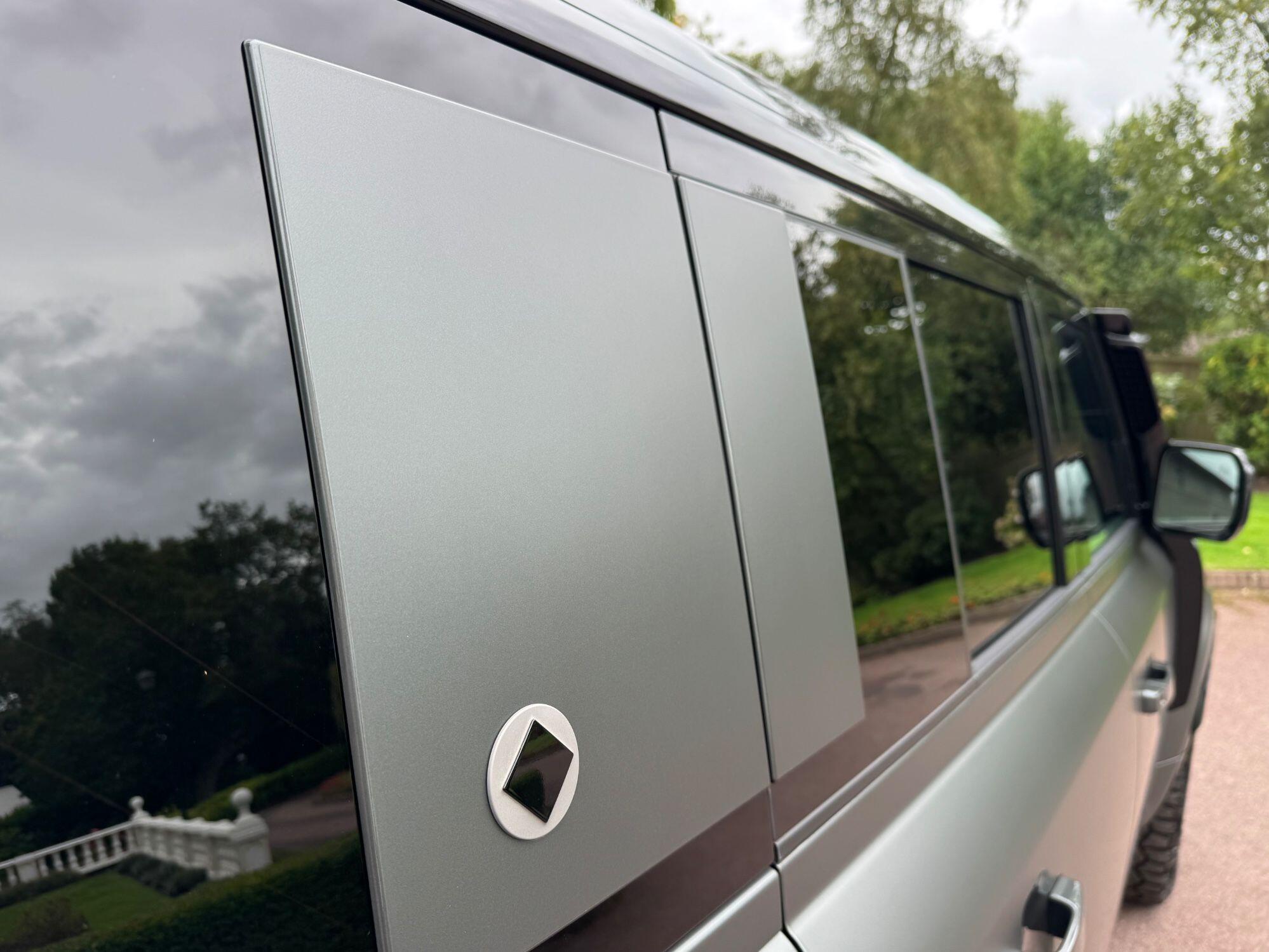 Land Rover Defender 110 view 19