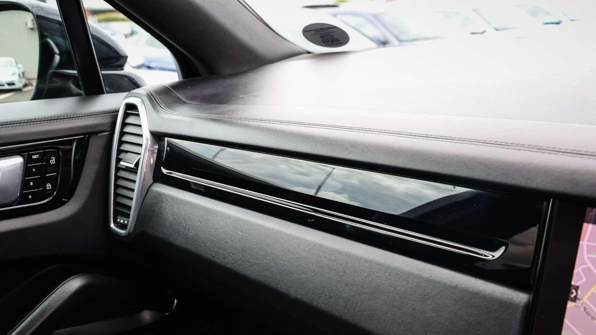 Porsche Cayenne view 27