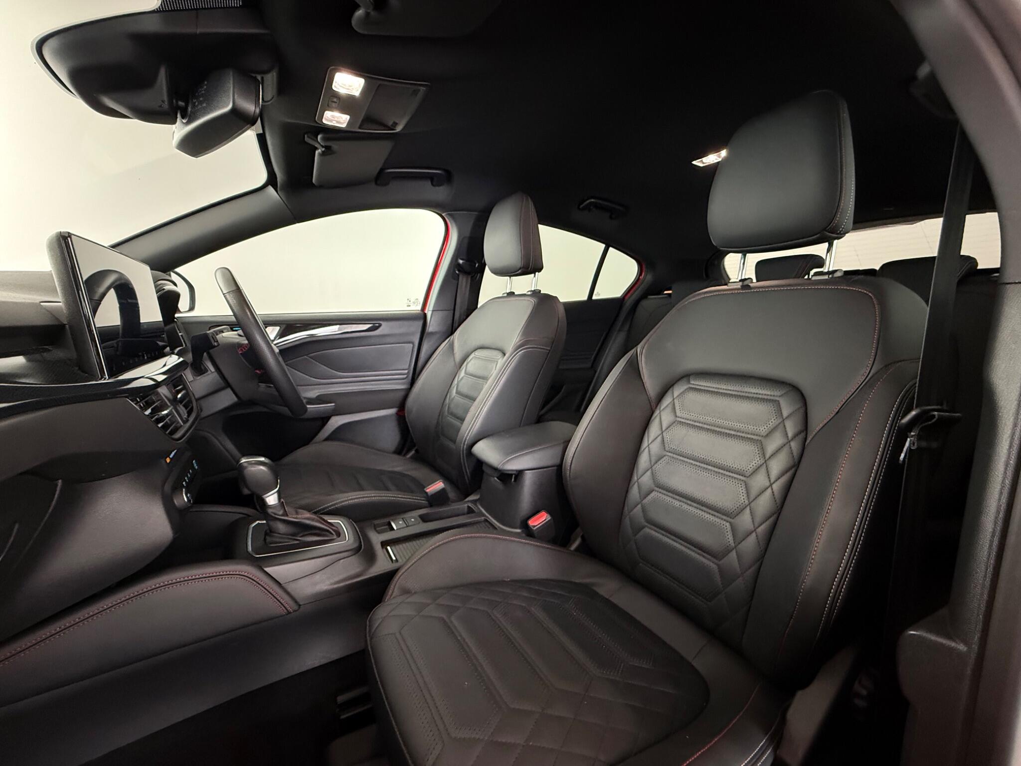 Ford Focus view 14
