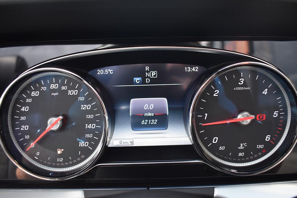 Mercedes-Benz E Class view 49