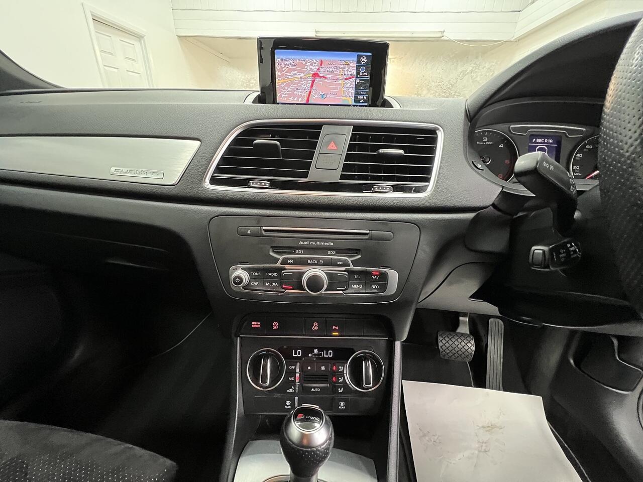 Audi Q3 view 12