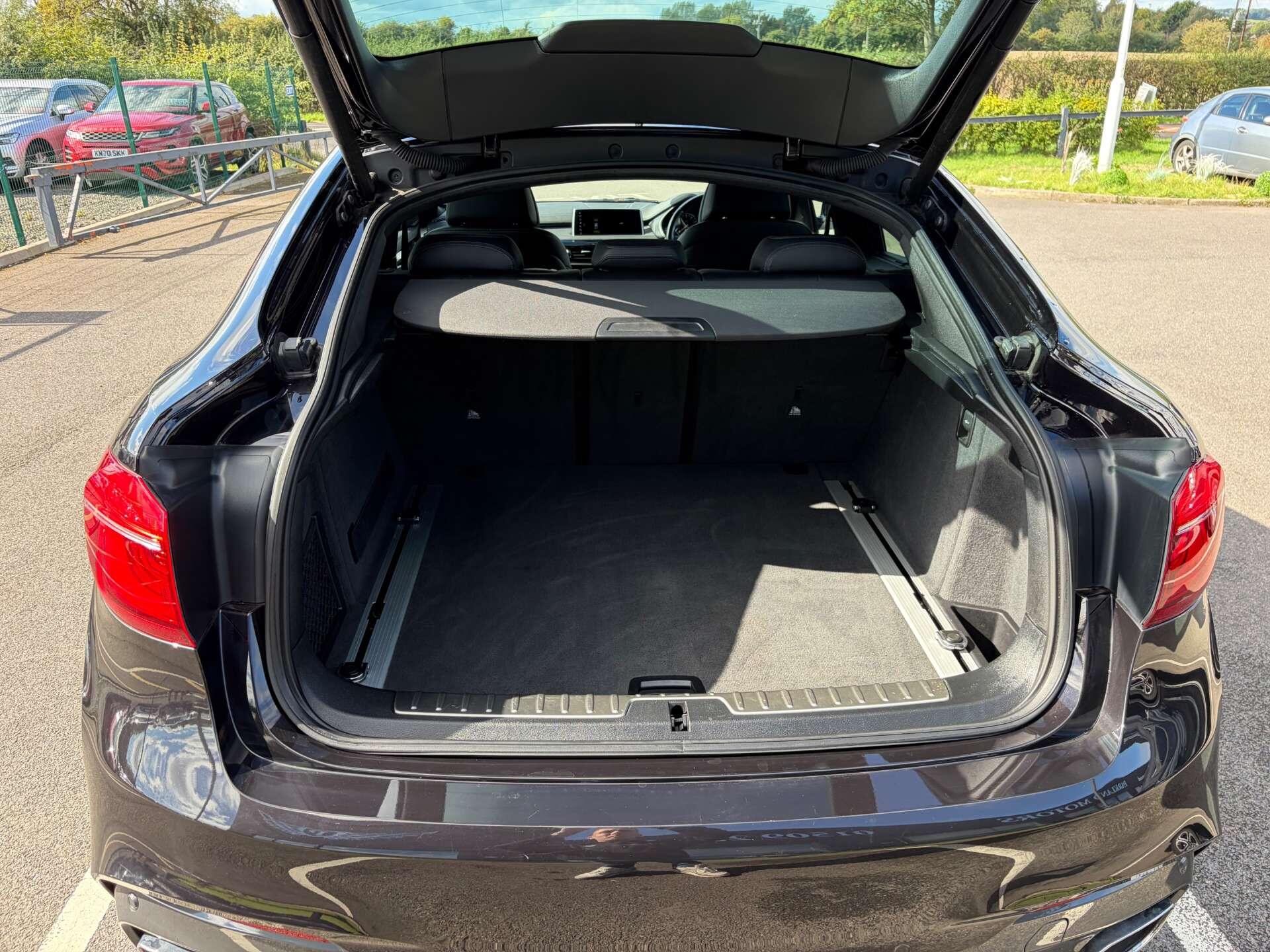 BMW X6 view 25