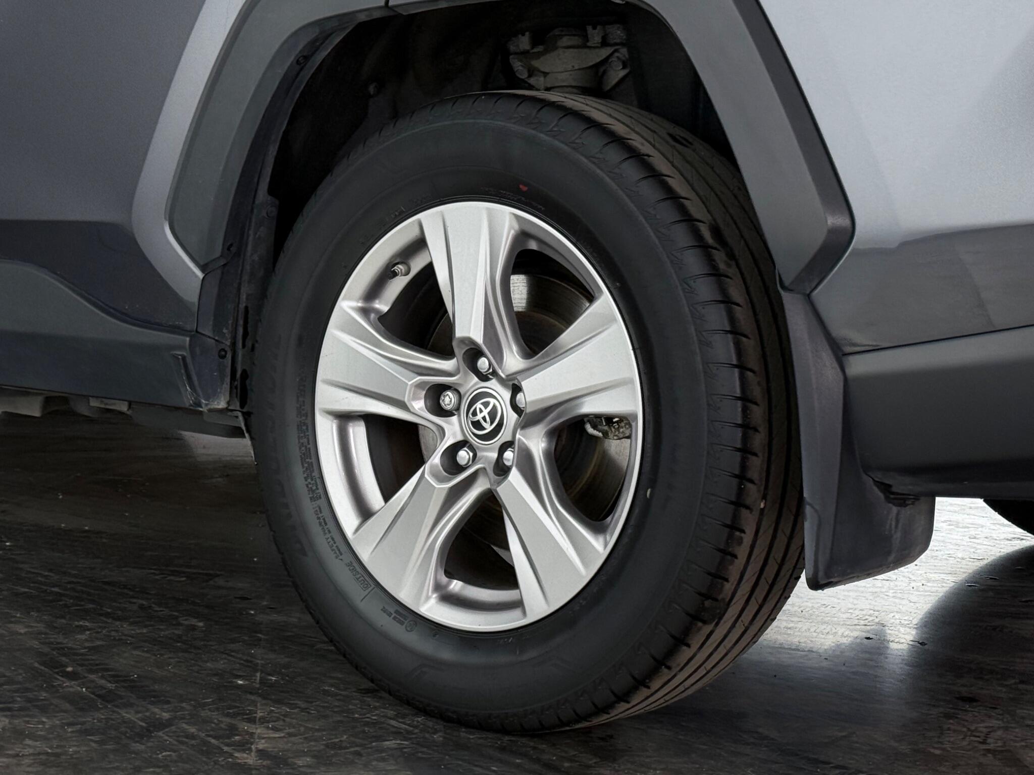 Toyota Rav4 view 9