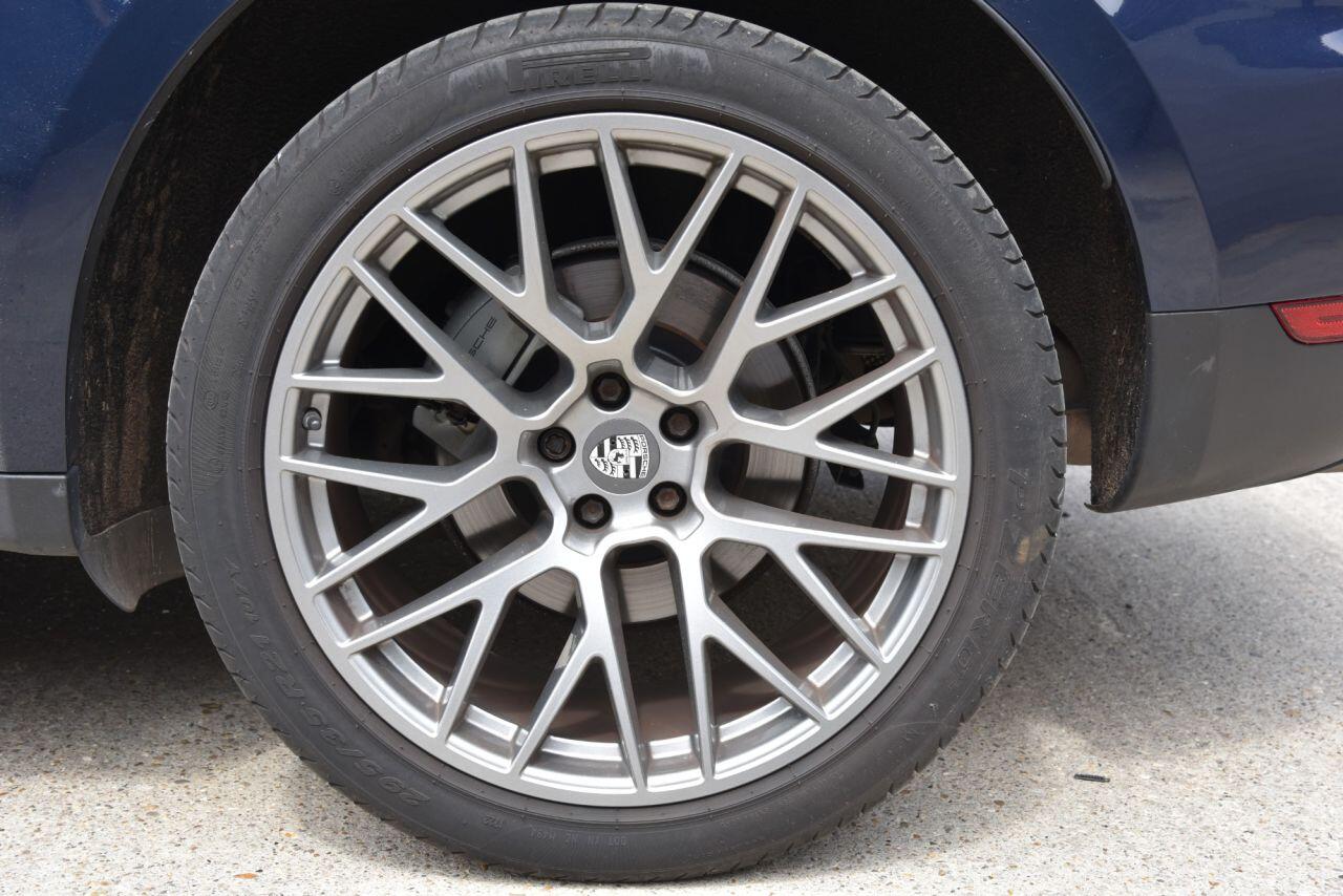Porsche Macan view 60