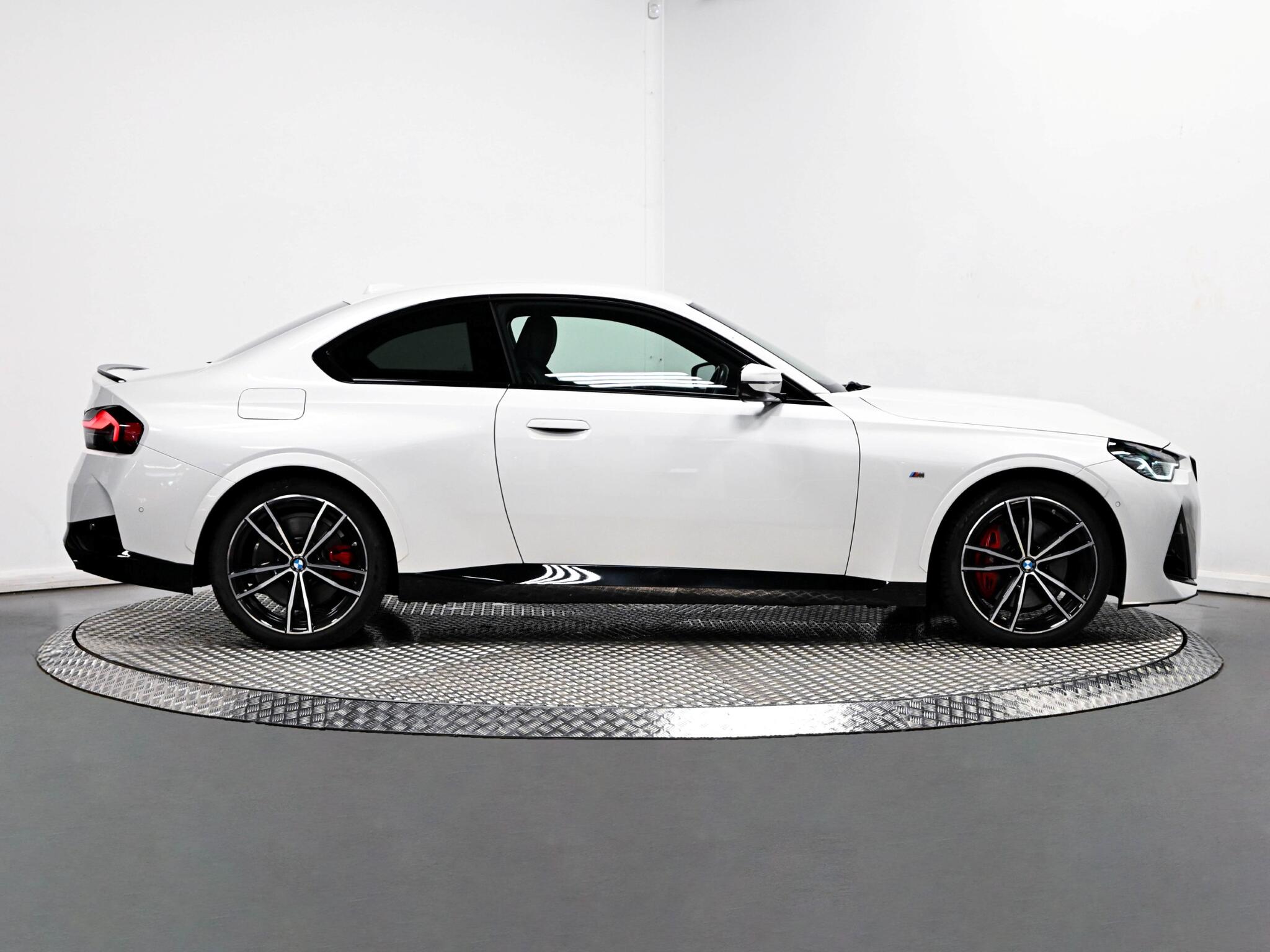 BMW 2 Series view 35