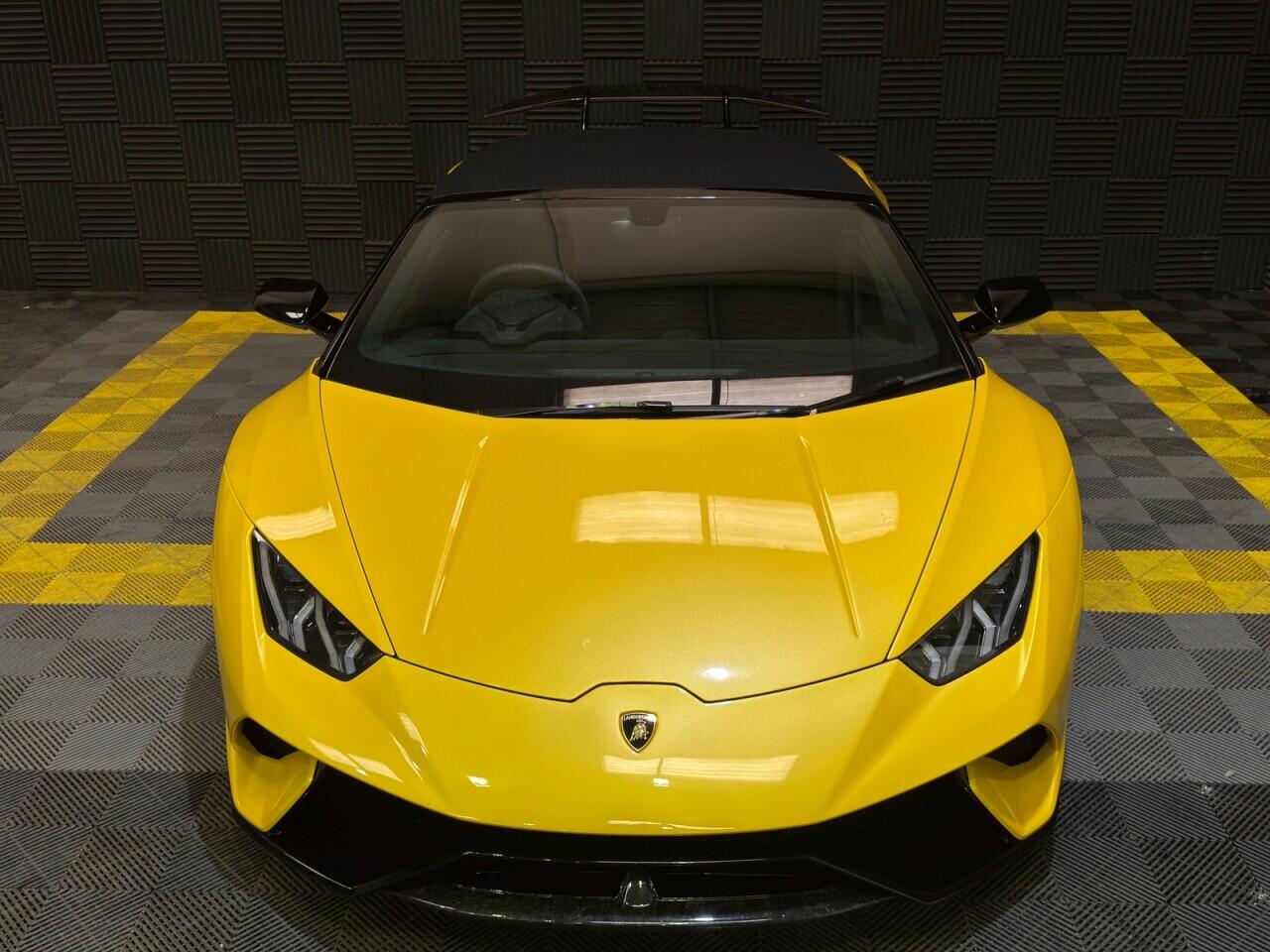 Lamborghini Performante Spyder view 17