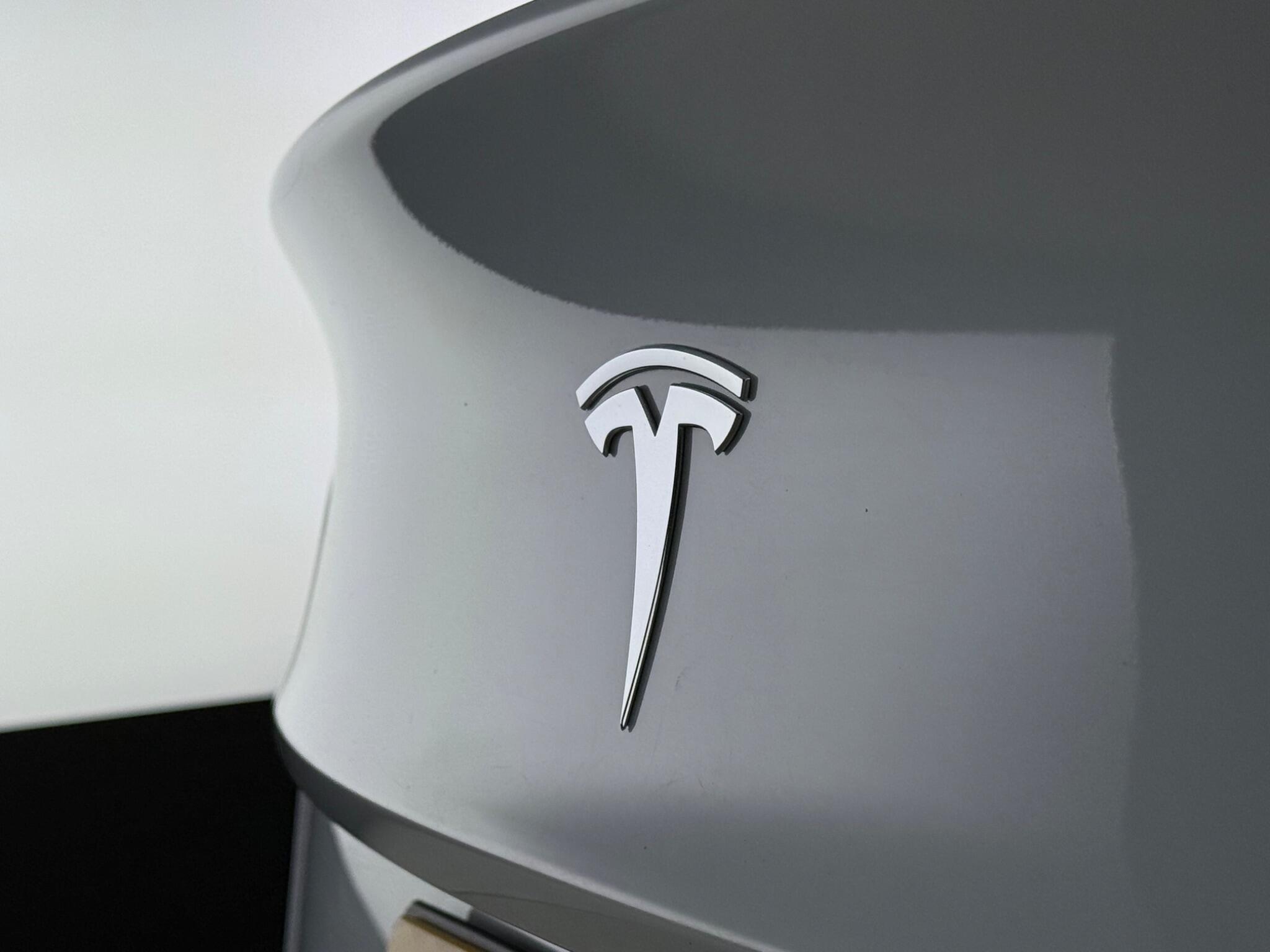 Tesla Model 3 view 10
