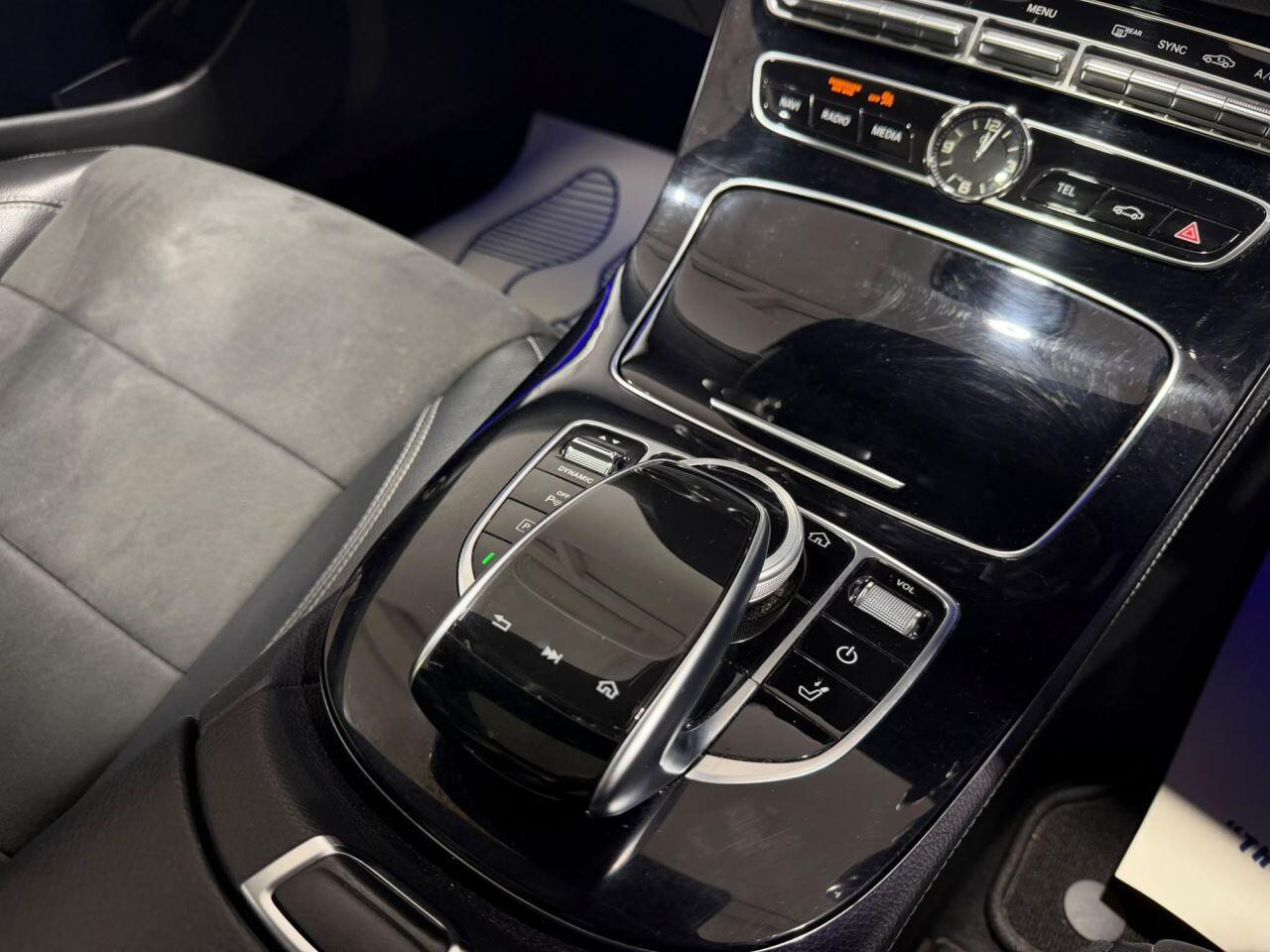 Mercedes-Benz E-Class view 37