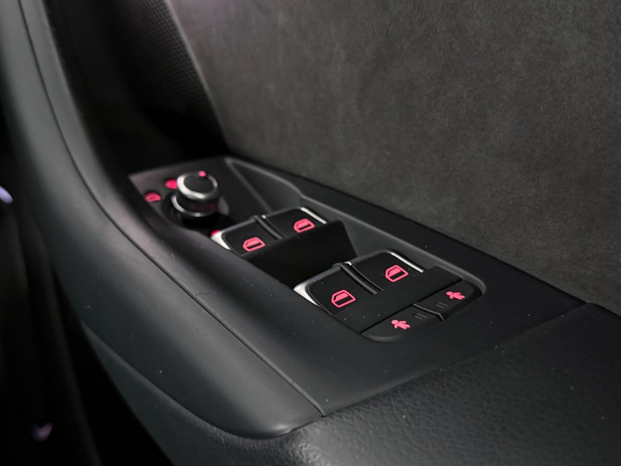 Audi Q3 view 16