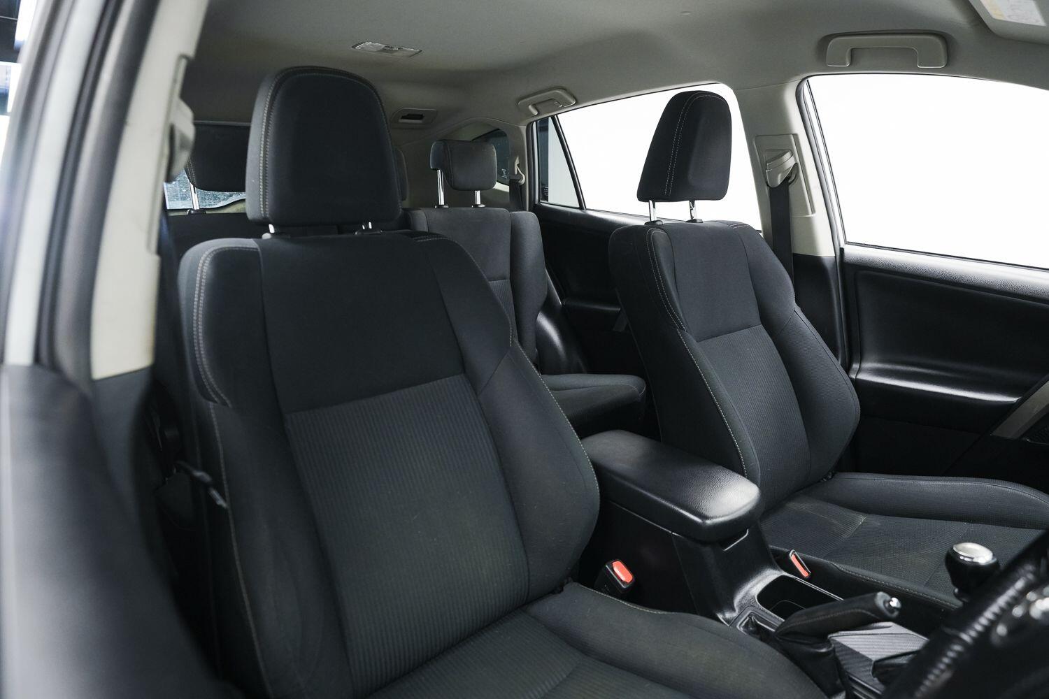 Toyota Rav4 view 10