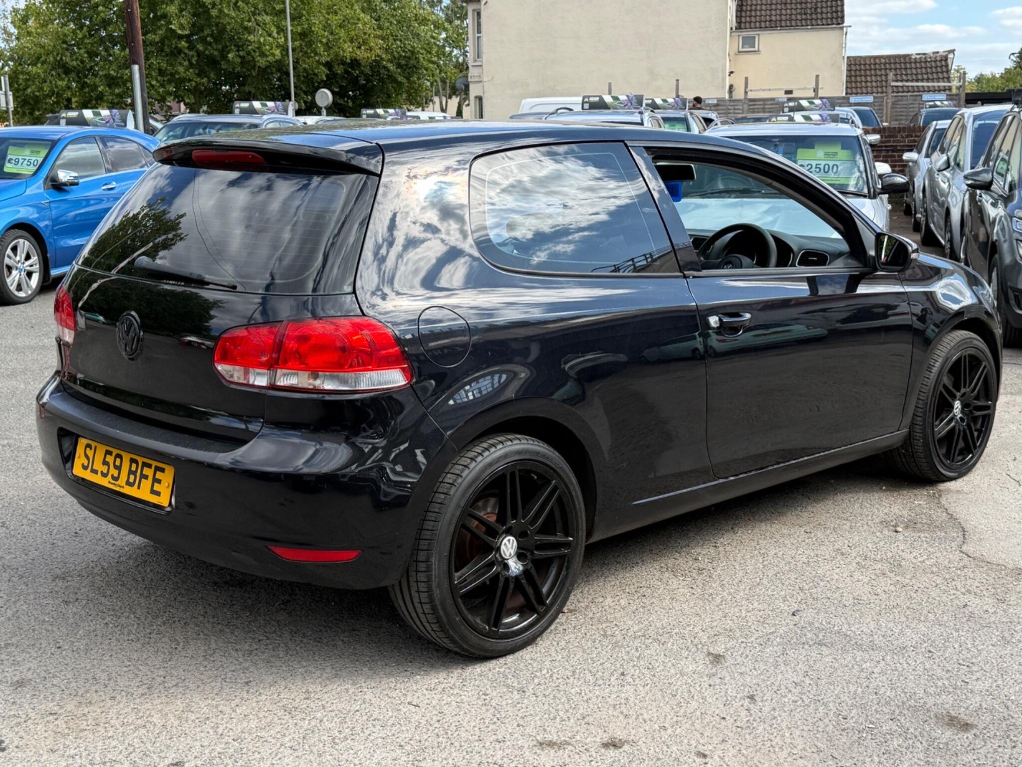 Volkswagen Golf - Image 10