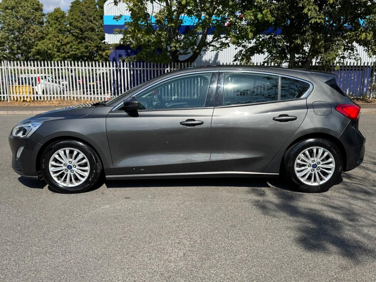 Ford Focus view 6