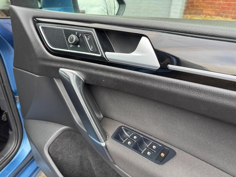 Volkswagen Golf SV view 39
