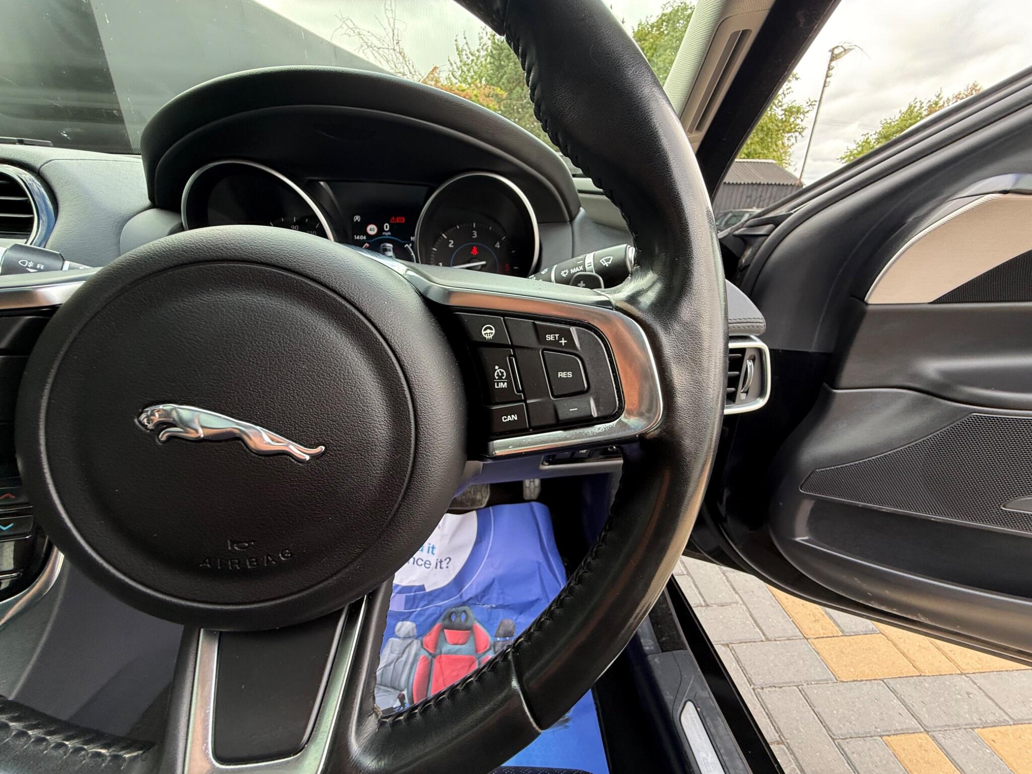 Jaguar Xe view 30