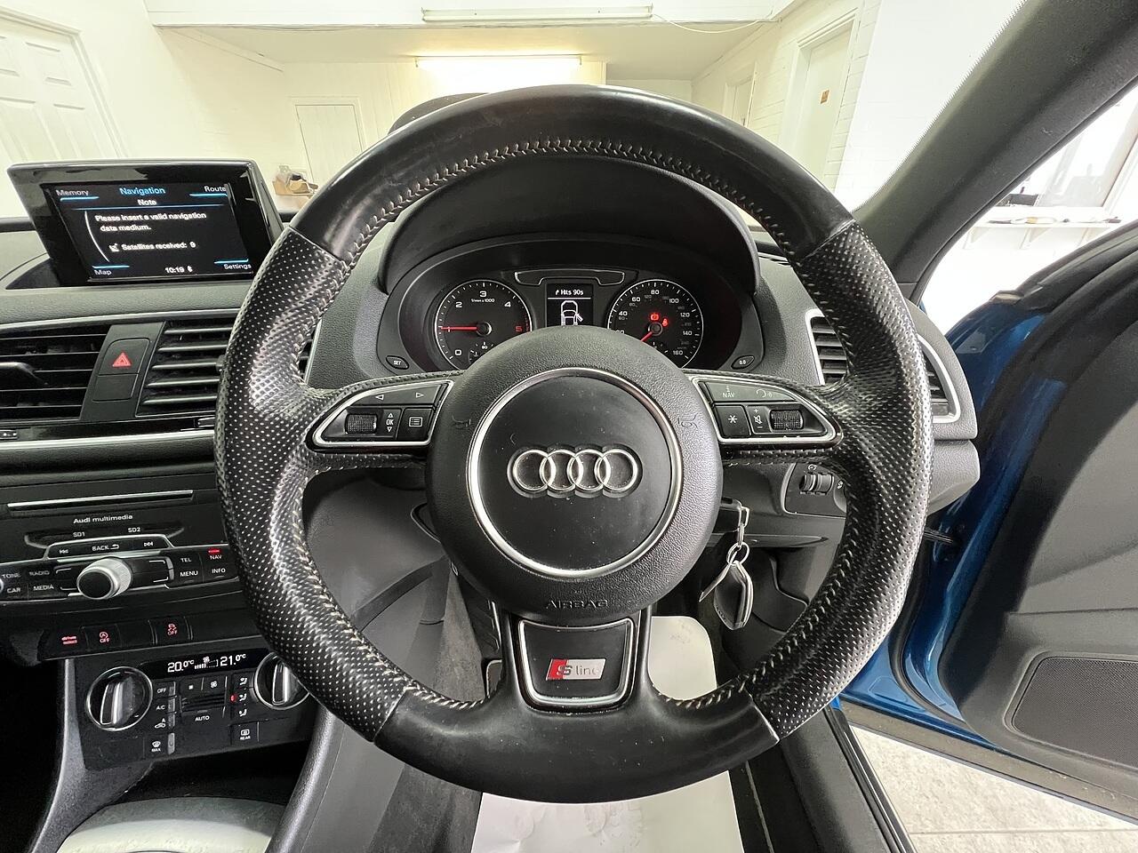 Audi Q3 view 9