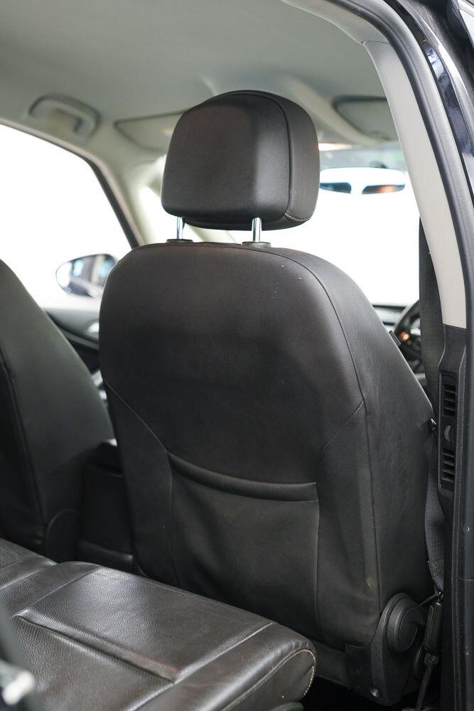 Vauxhall Zafira Tourer view 17