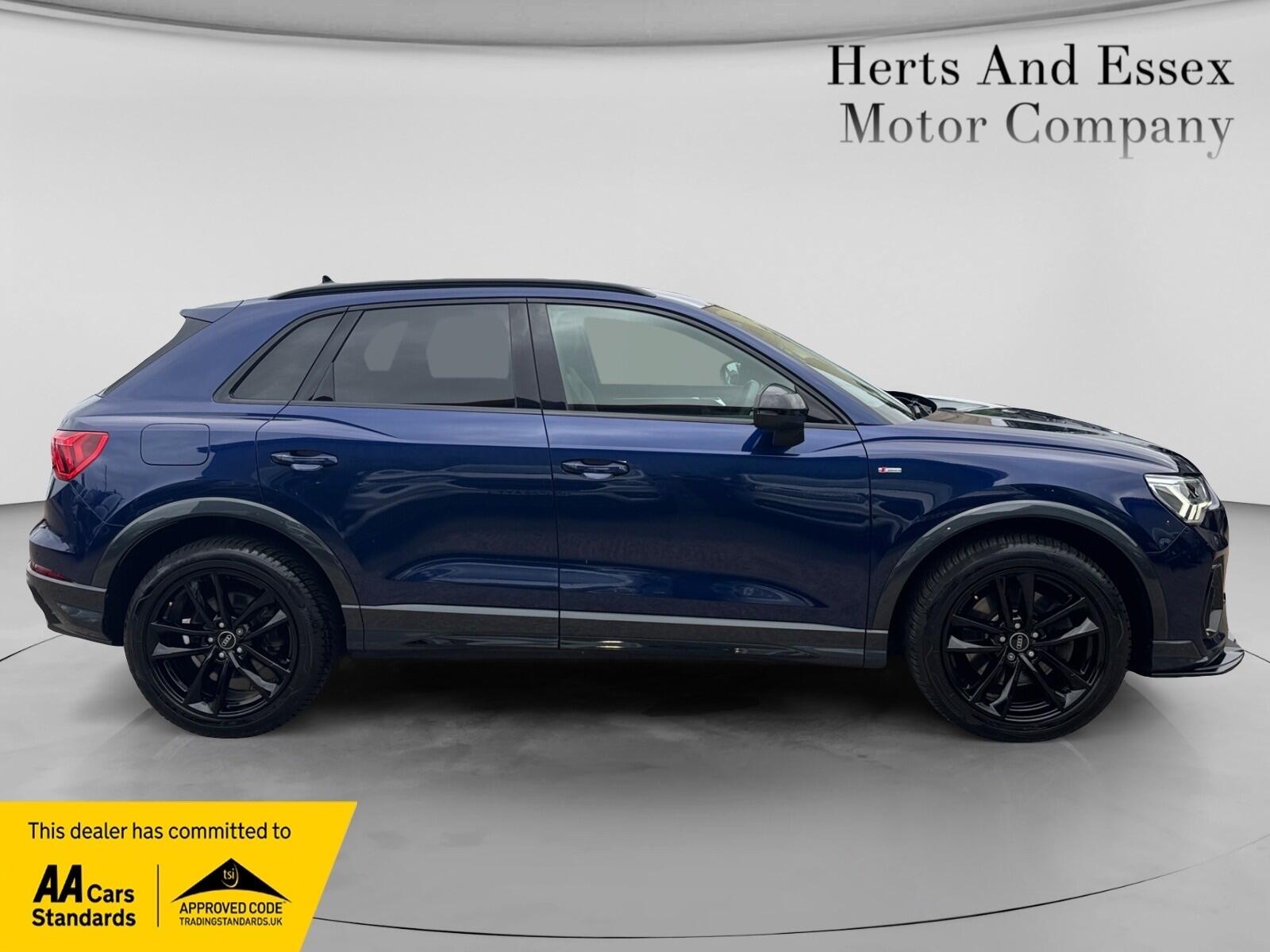 Audi Q3 view 7