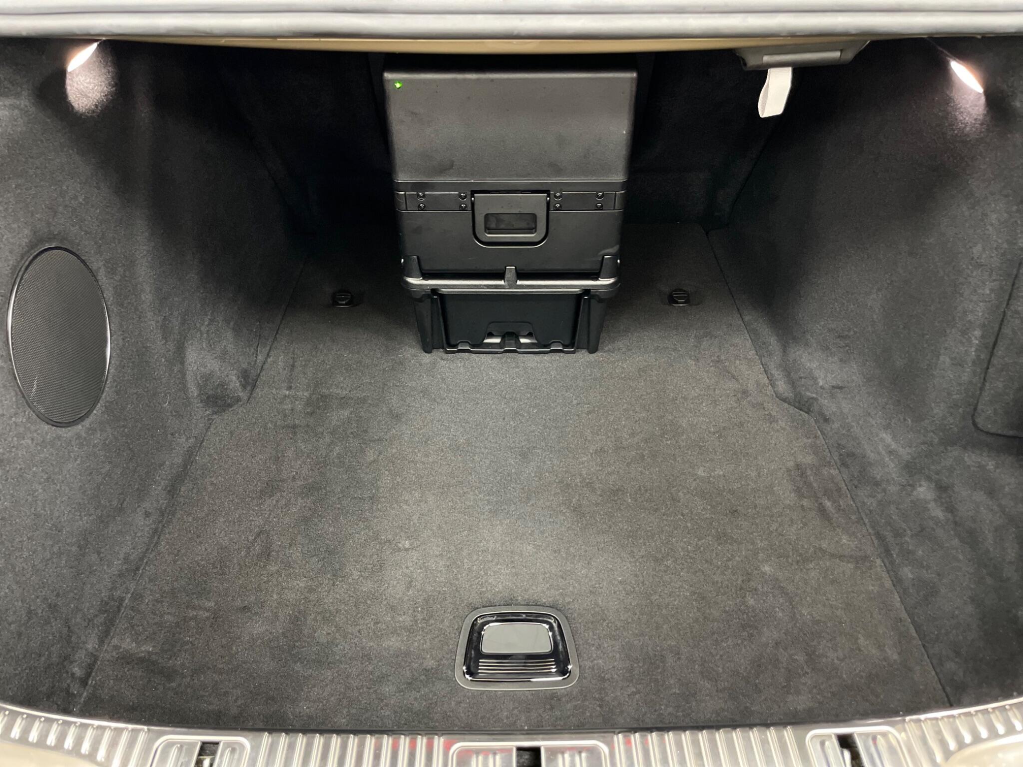 Mercedes-Benz S-Class view 33
