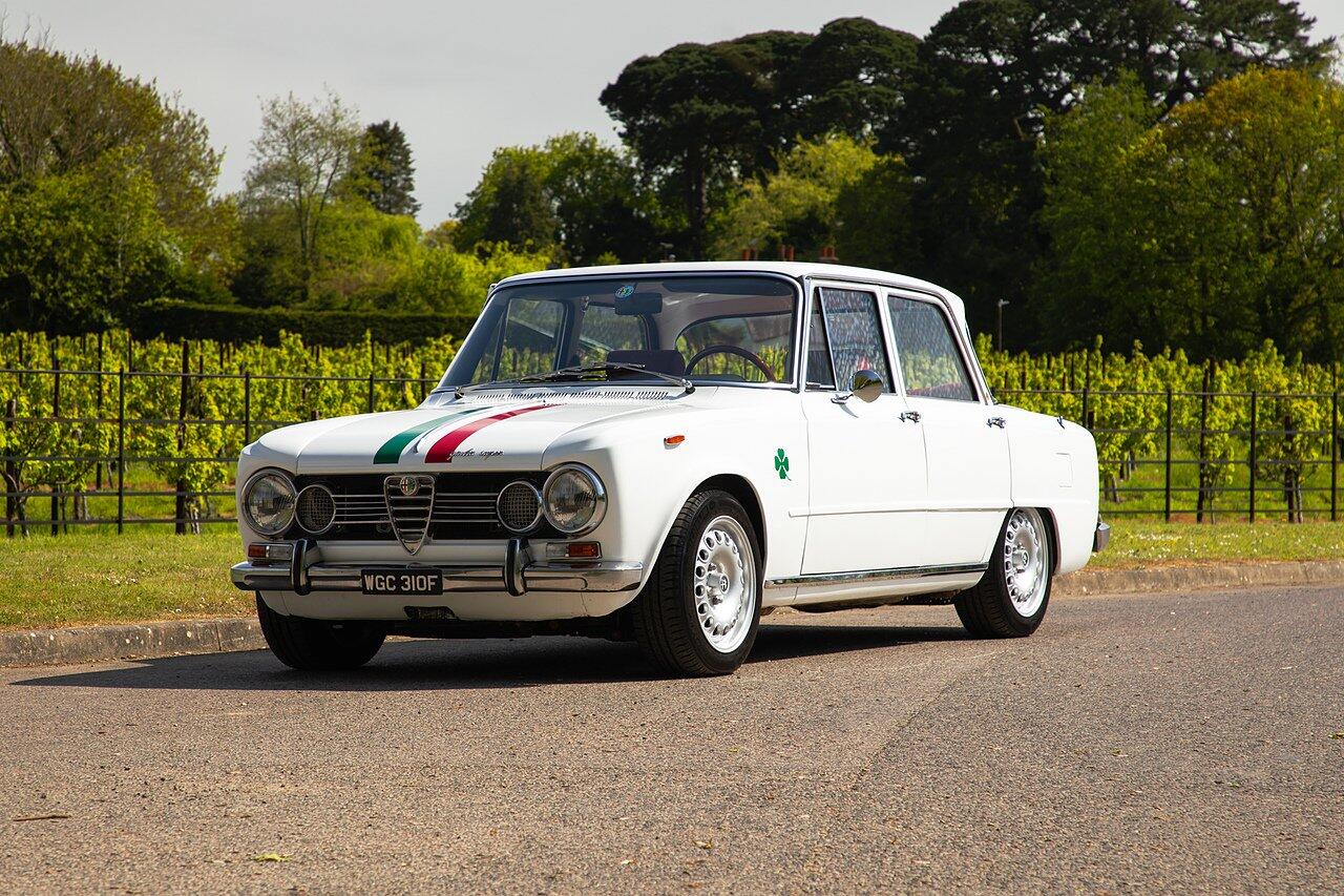 Alfa Romeo Giulia view 92