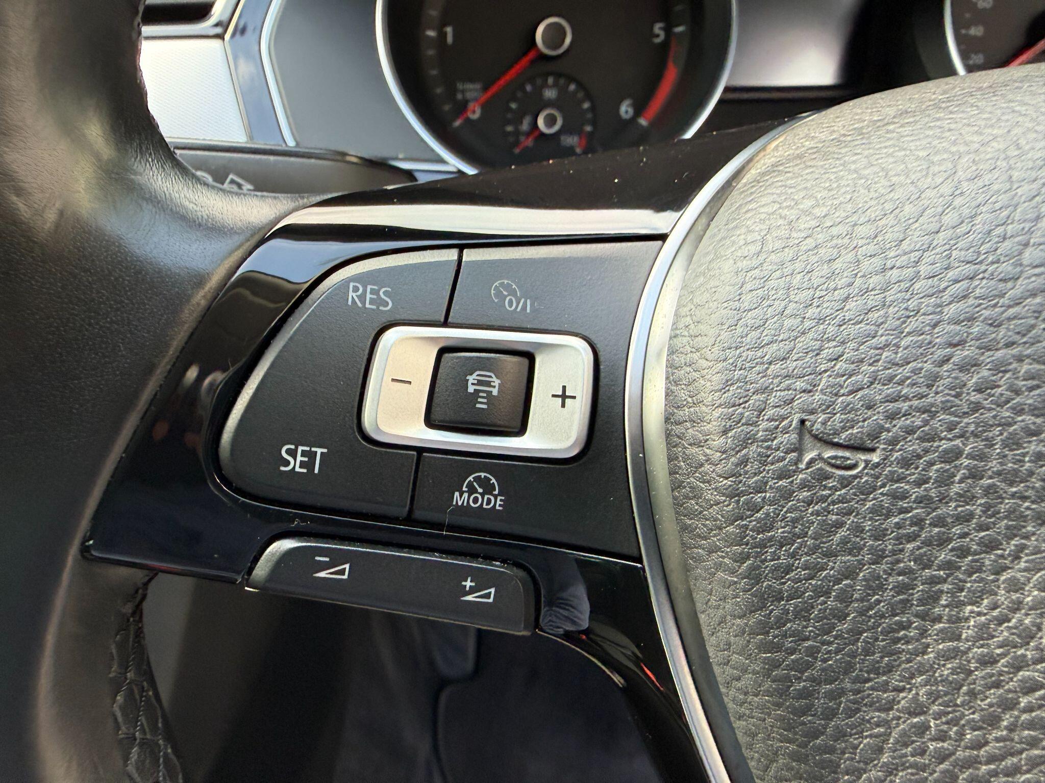 Volkswagen Passat view 32