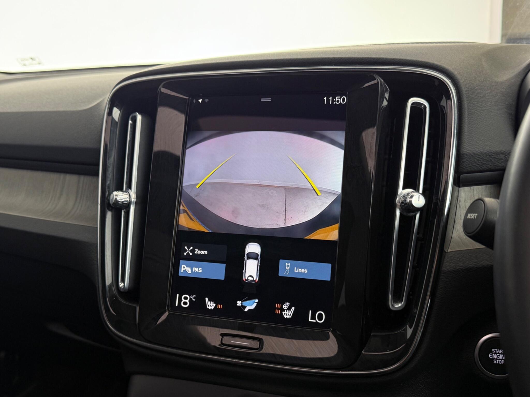 Volvo XC40 view 27