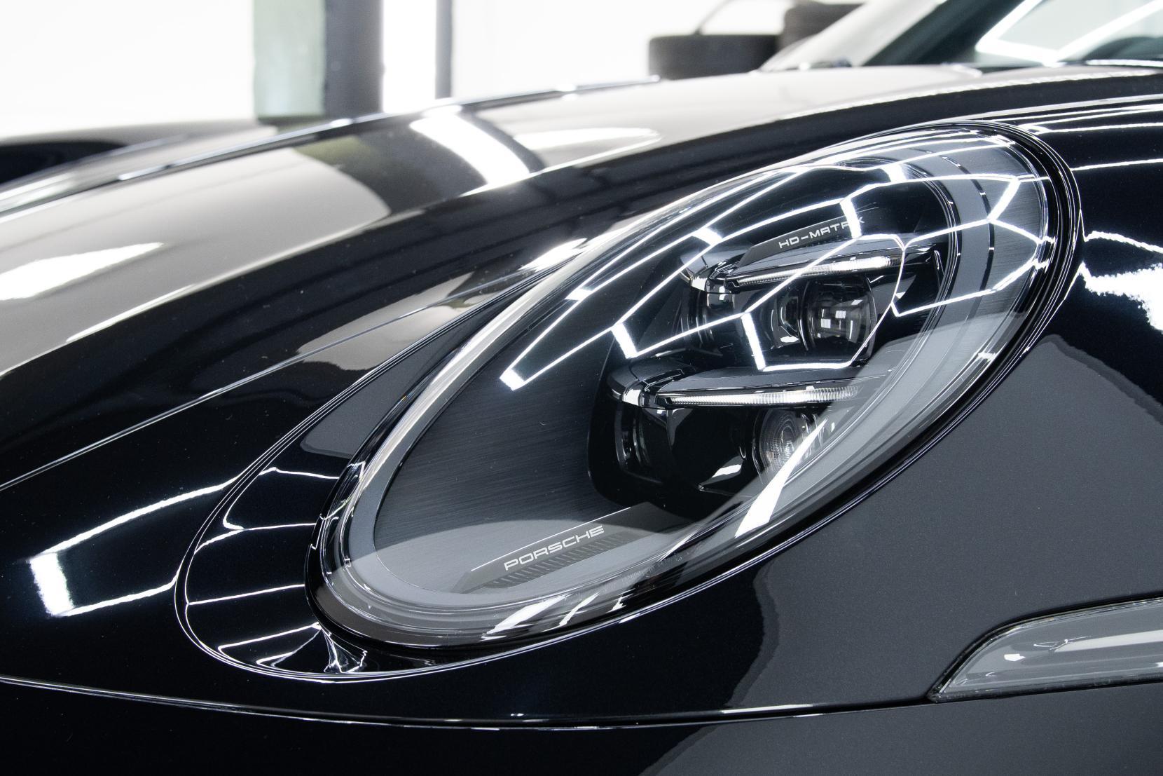 Porsche 911 view 30