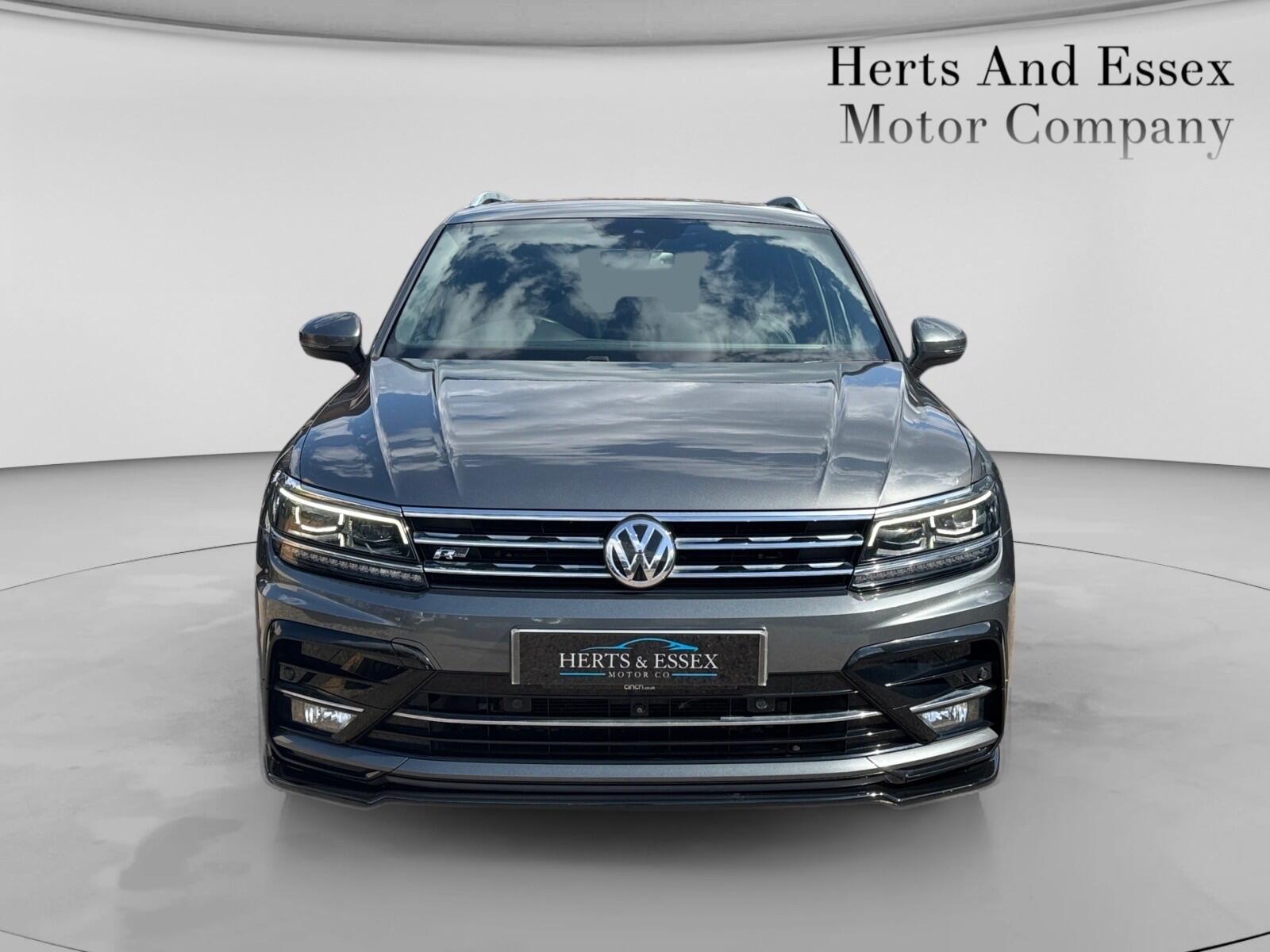 Volkswagen Tiguan view 2